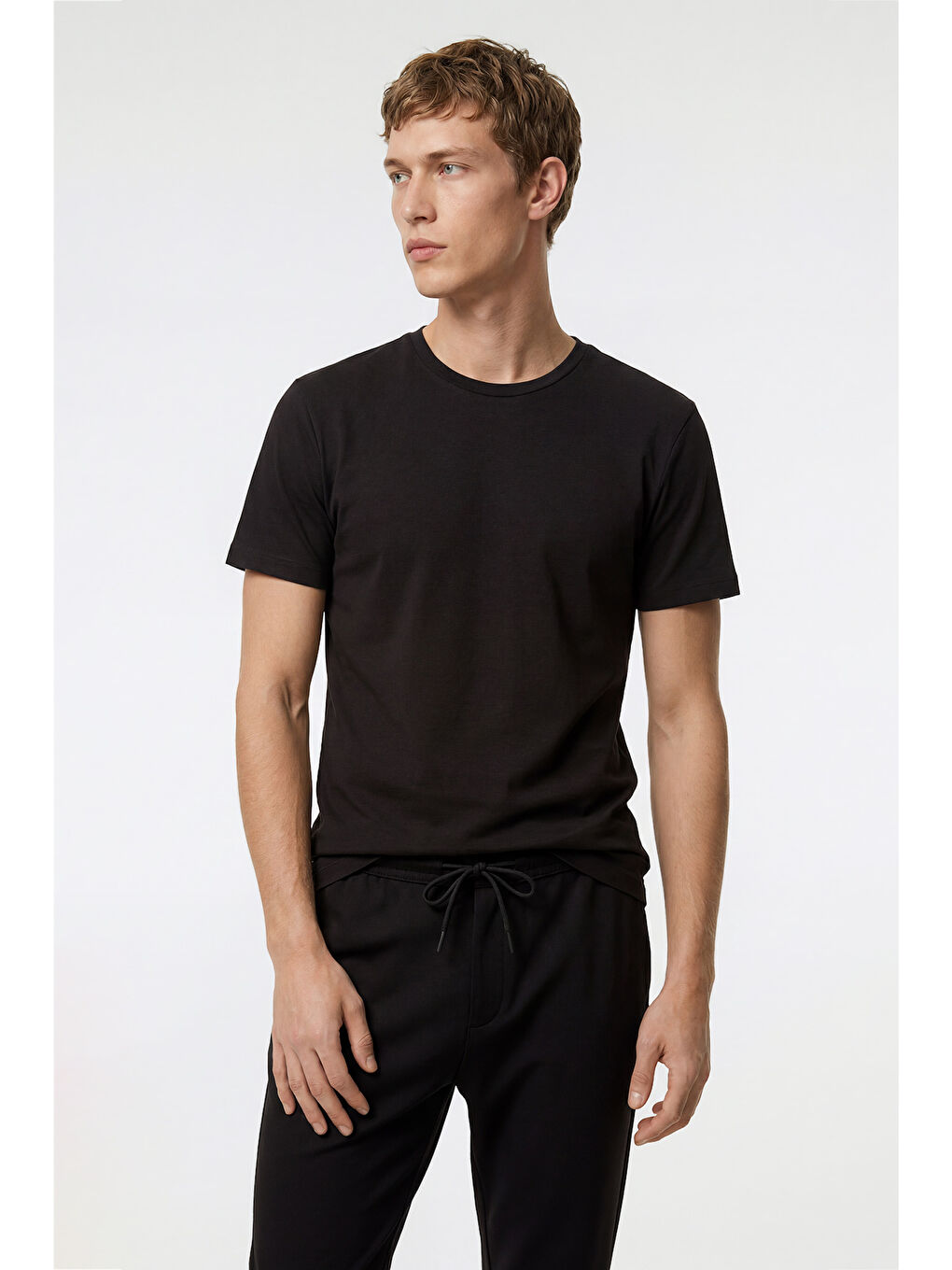 Erkek Siyah Pamuklu Slim Fit Dar Kesim Bisiklet Yaka Tişört-2