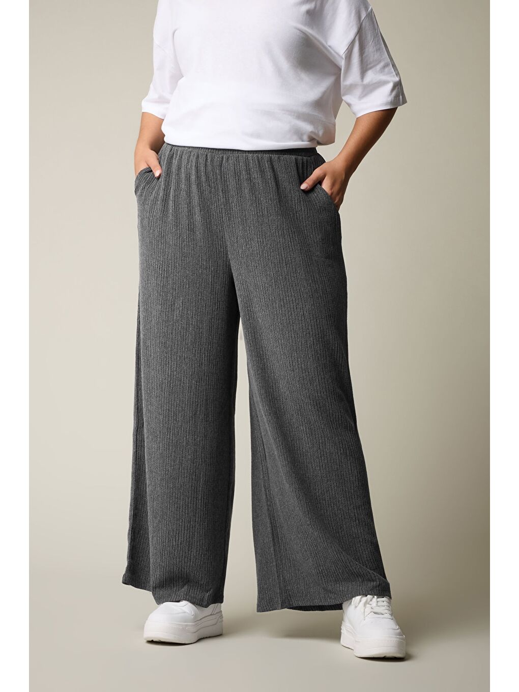 Antrasit Büyük Beden Beli Lastikli Bol Paça Cepli Pantolon 304012-4