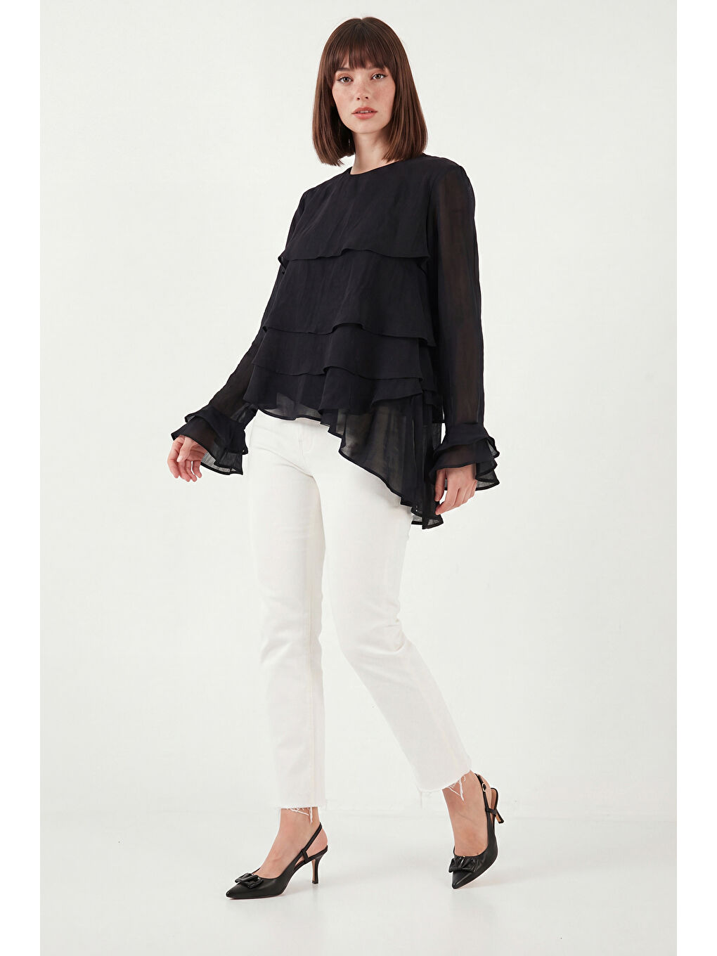 Siyah Fırfırlı Relaxed Fit Uzun Kollu Yuvarlak Bluz 6835049-2