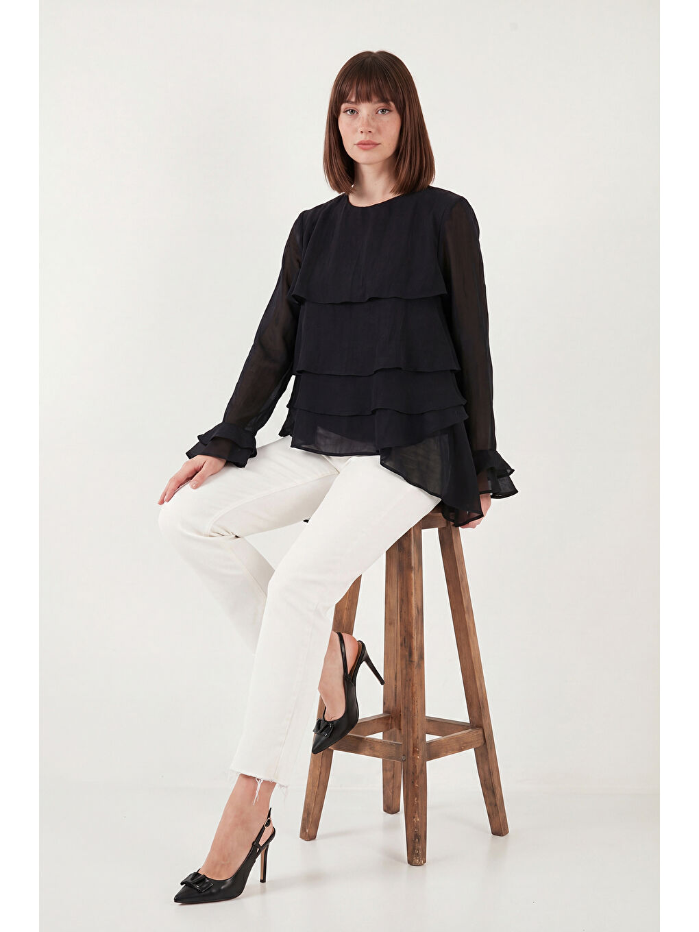 Siyah Fırfırlı Relaxed Fit Uzun Kollu Yuvarlak Bluz 6835049-4