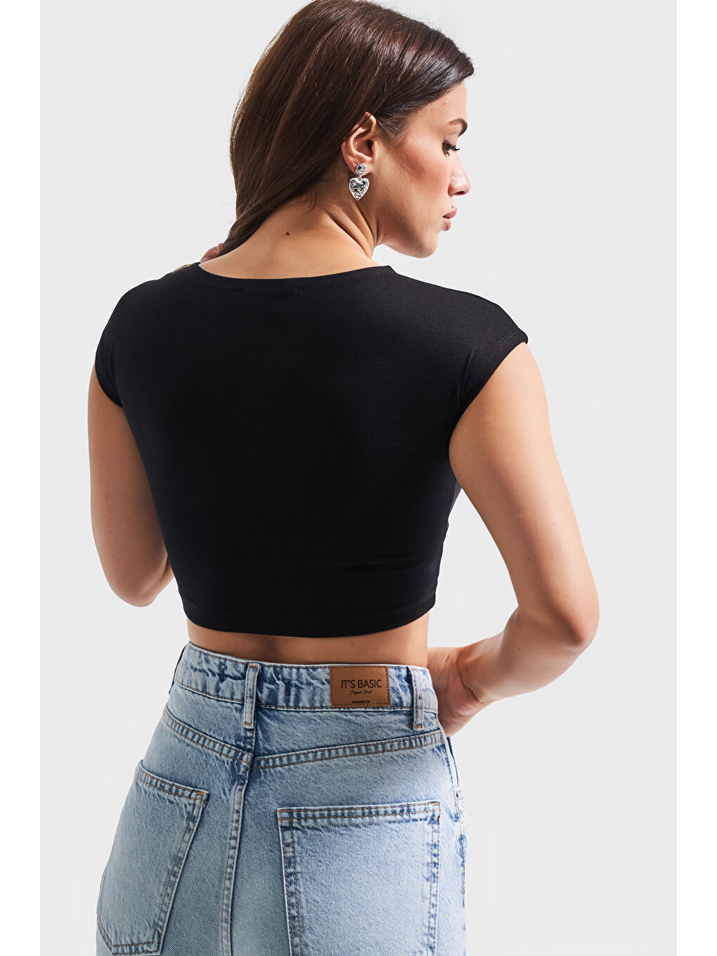 Kadın Siyah Renk Esnek Kumaş Bisiklet Yaka Crop Body-1