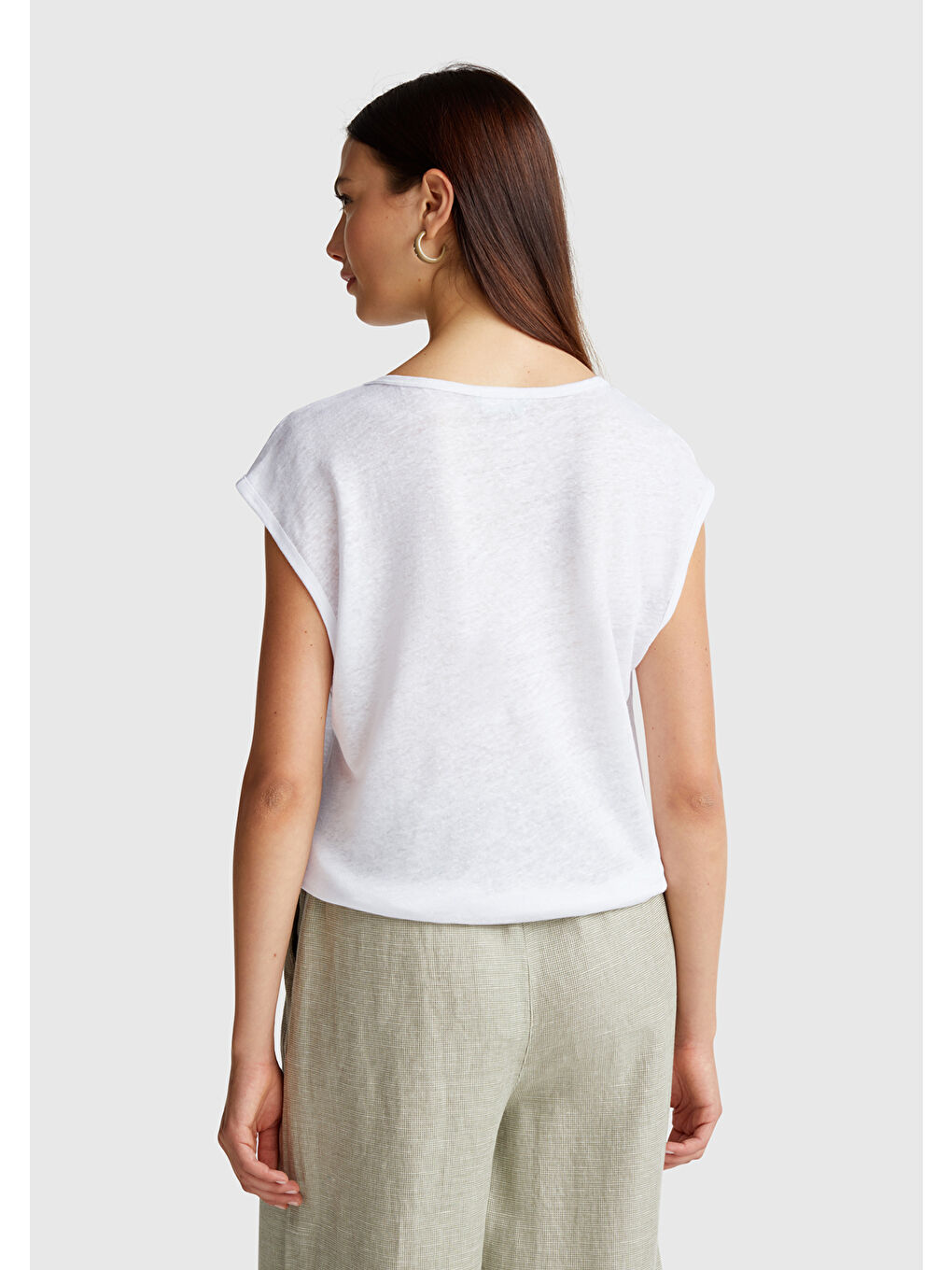 Kadın Beyaz %100 Keten Yanları Yırtmaçlı Relax Fit Yuvarlak Yaka T-Shirt-2