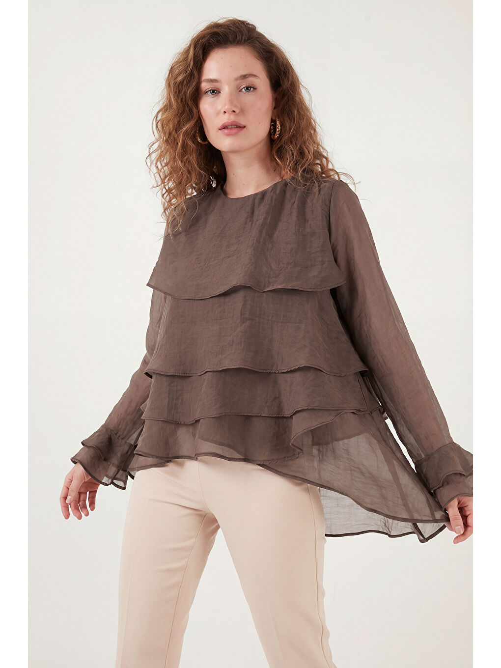 Kahverengi Fırfırlı Relaxed Fit Uzun Kollu Yuvarlak Bluz 6835049-1