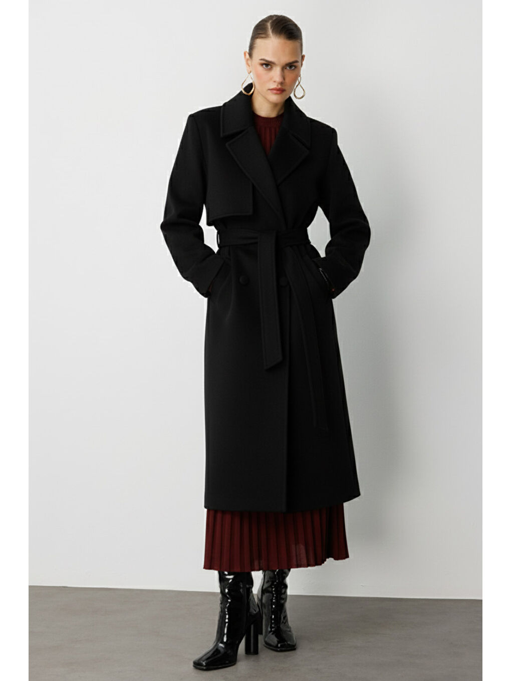 Yünlü Kaşe Dokulu Siyah Tek Rüzgarlıklı Kaban