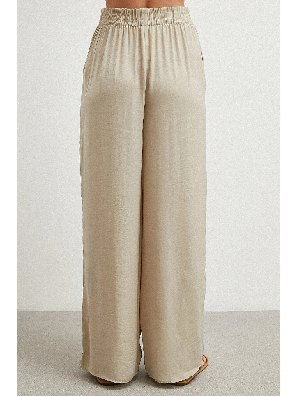 Beli Lastikli Dökümlü Geniş Paça Pantolon Bej-5