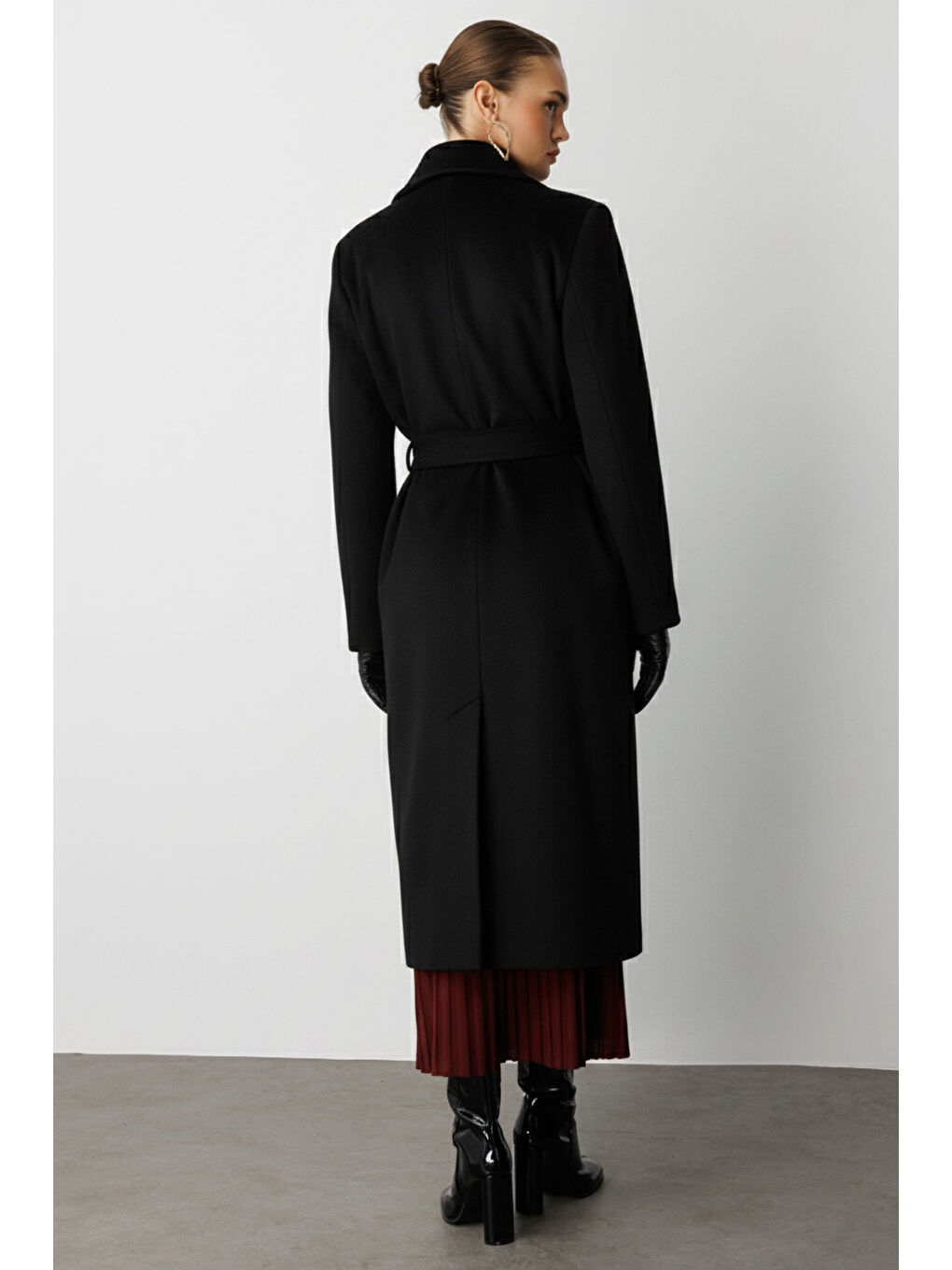 Yünlü Kaşe Dokulu Siyah Tek Rüzgarlıklı Kaban-4