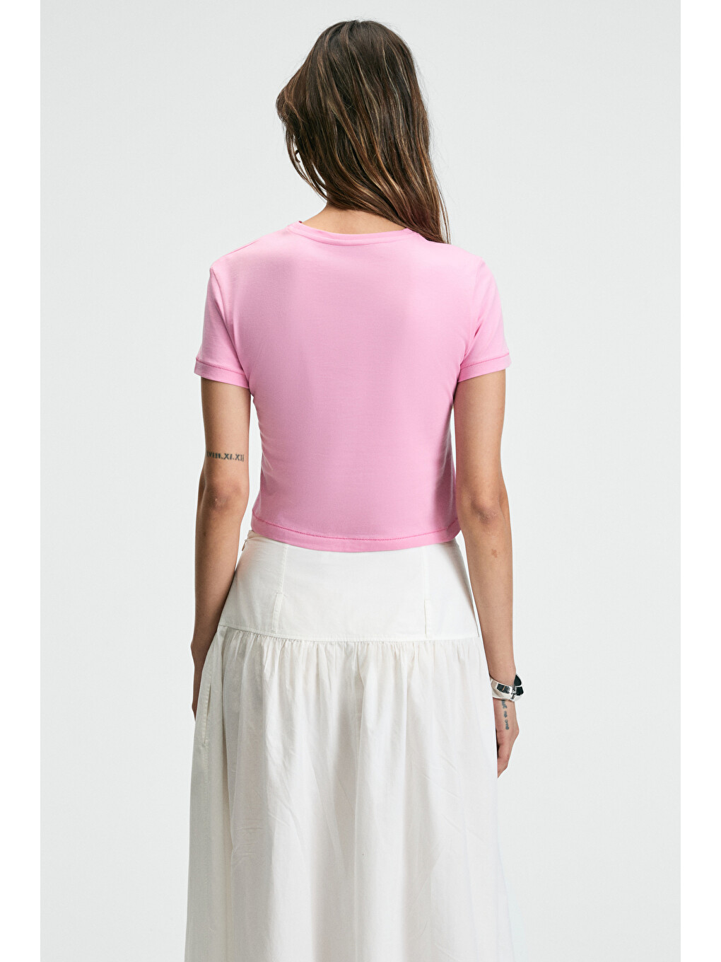Zeraya Kadın Bisiklet Yaka Kısa Kollu Önde Nakış Detaylı Crop Pembe T-shirt-4