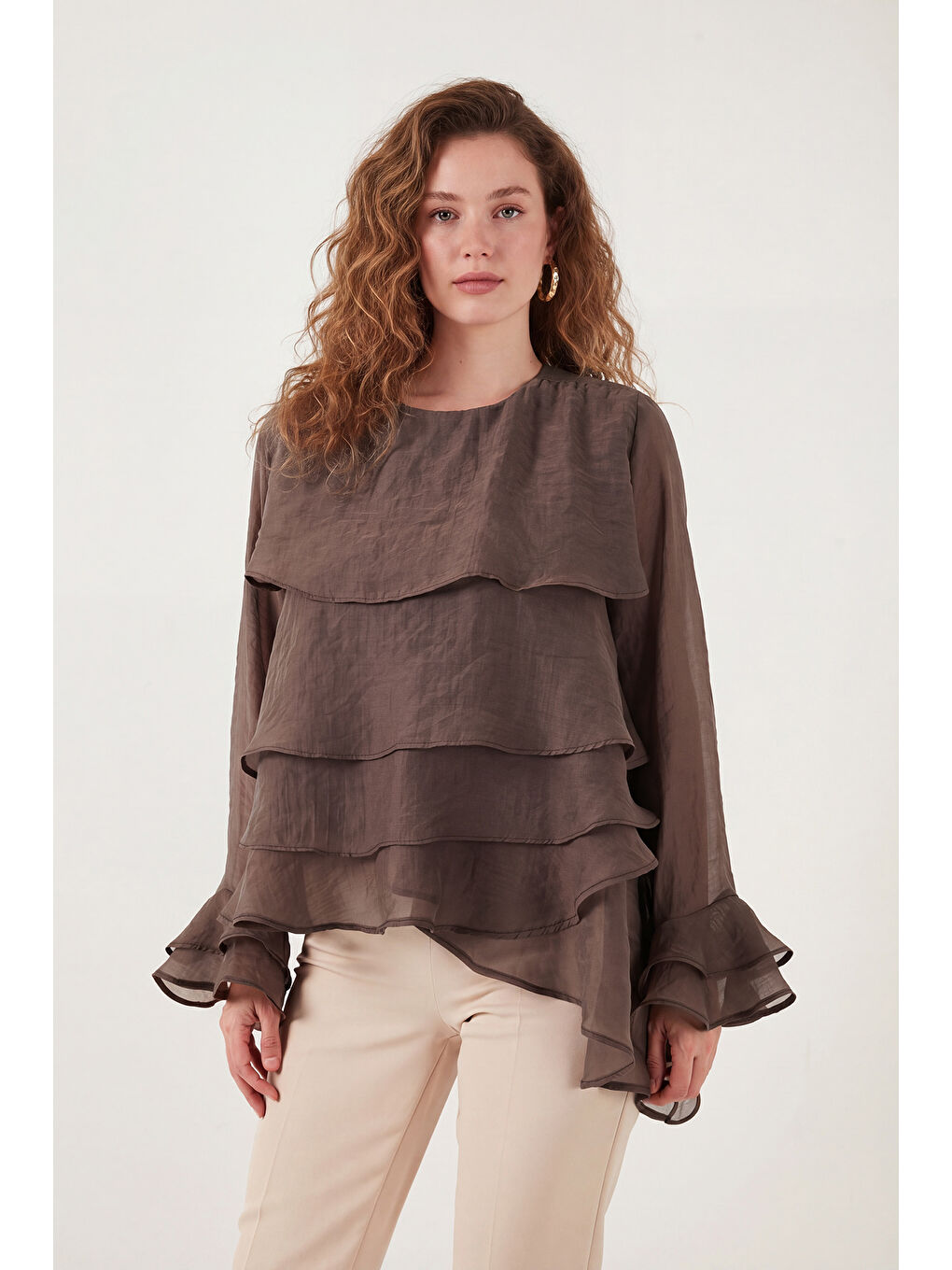 Kahverengi Fırfırlı Relaxed Fit Uzun Kollu Yuvarlak Bluz 6835049-5