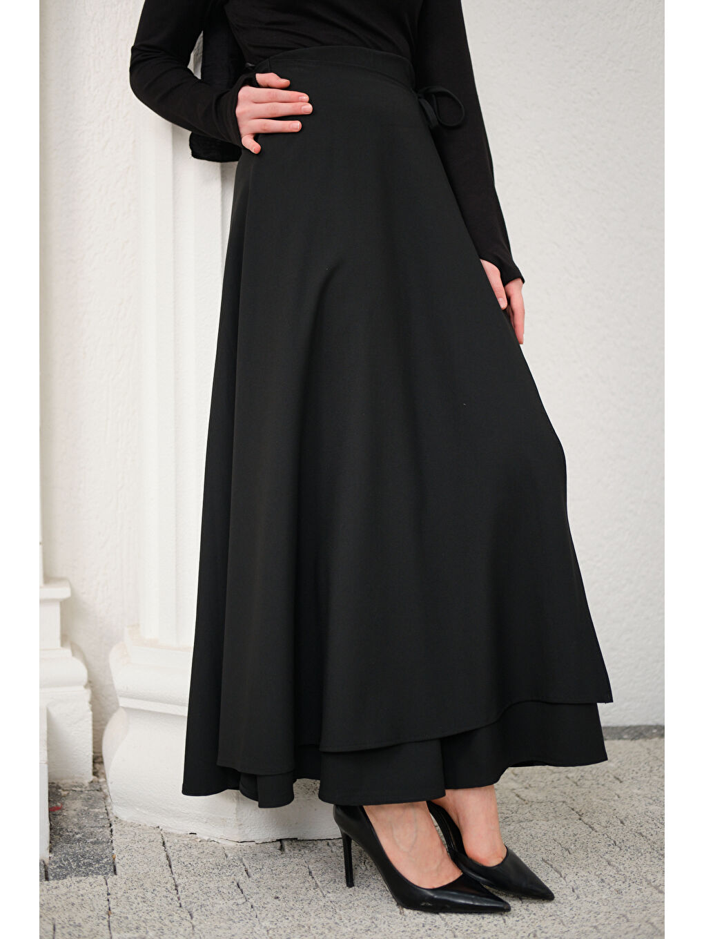 Kadın Yırtmaç Detay Kurdeleli Etek Siyah