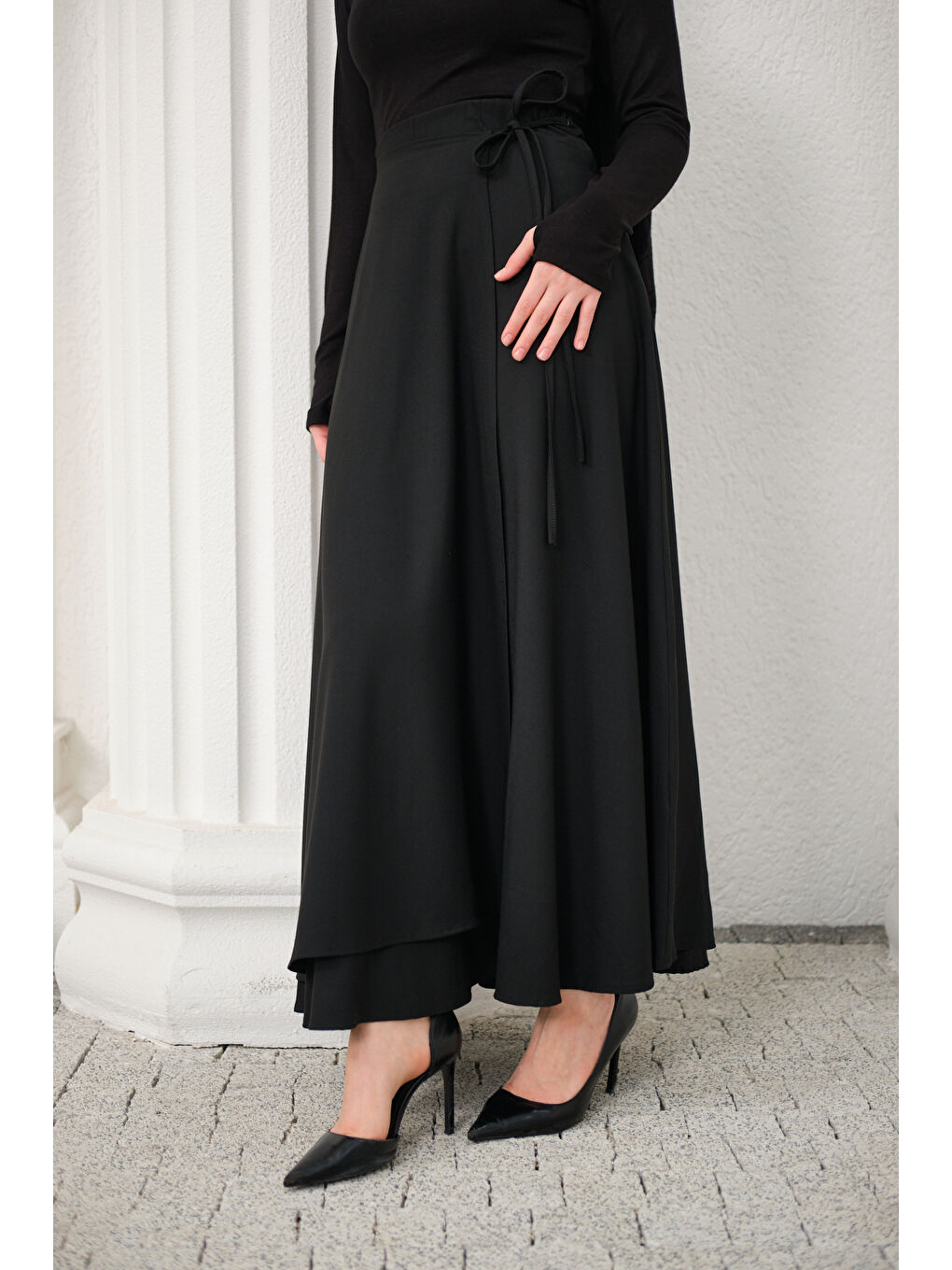 Kadın Yırtmaç Detay Kurdeleli Etek Siyah-1