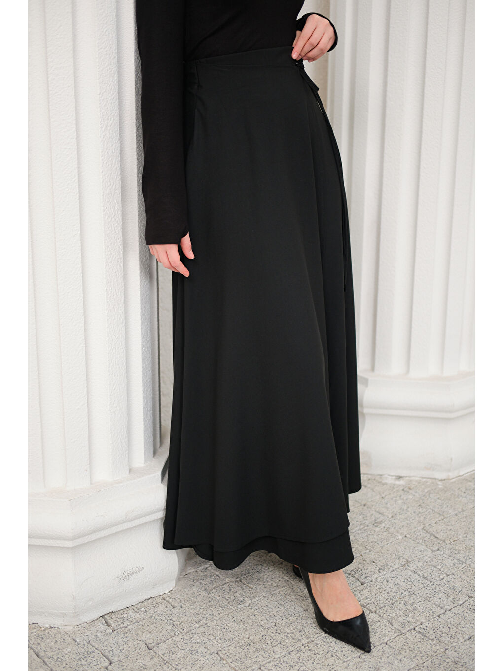 Kadın Yırtmaç Detay Kurdeleli Etek Siyah-3