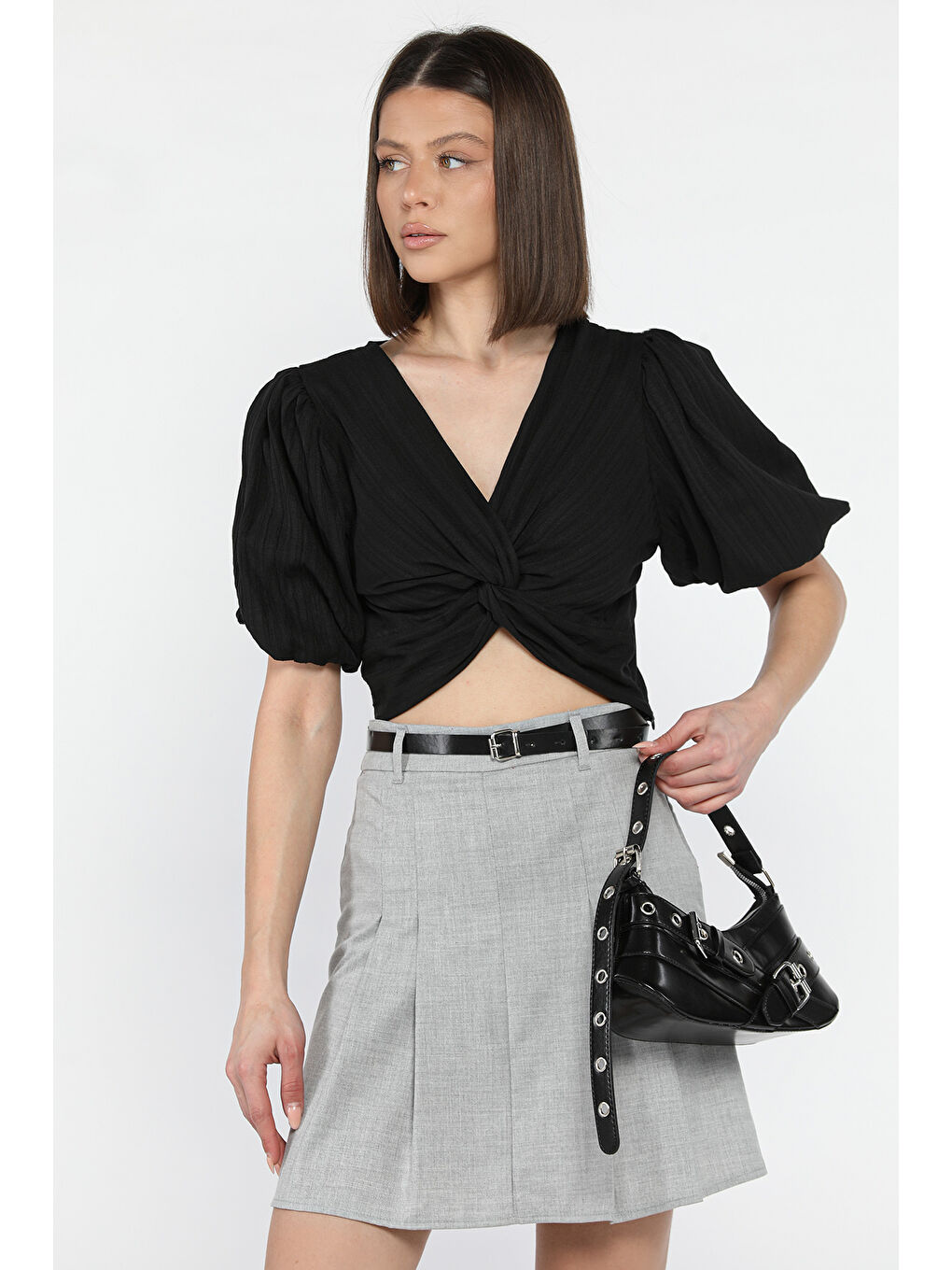 Siyah Kadın Ön Düğüm Detaylı Yan Fermuarlı Balon Kol Crop Top Bluz