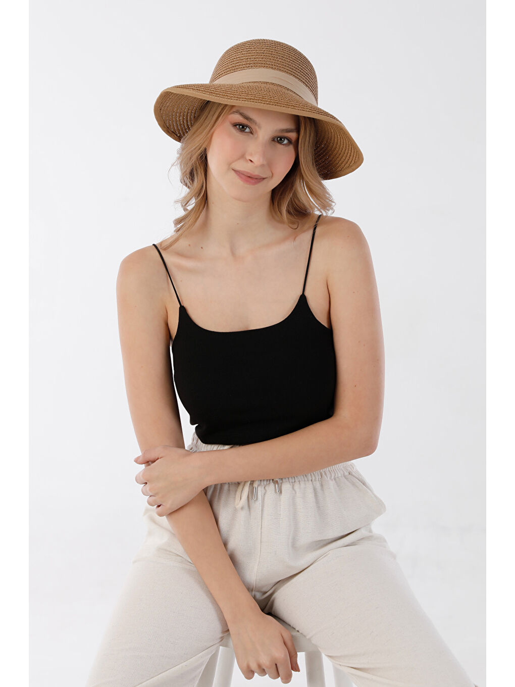 Kahverengi Kurdeleli Cırtcırtlı Hasır Şapka-1