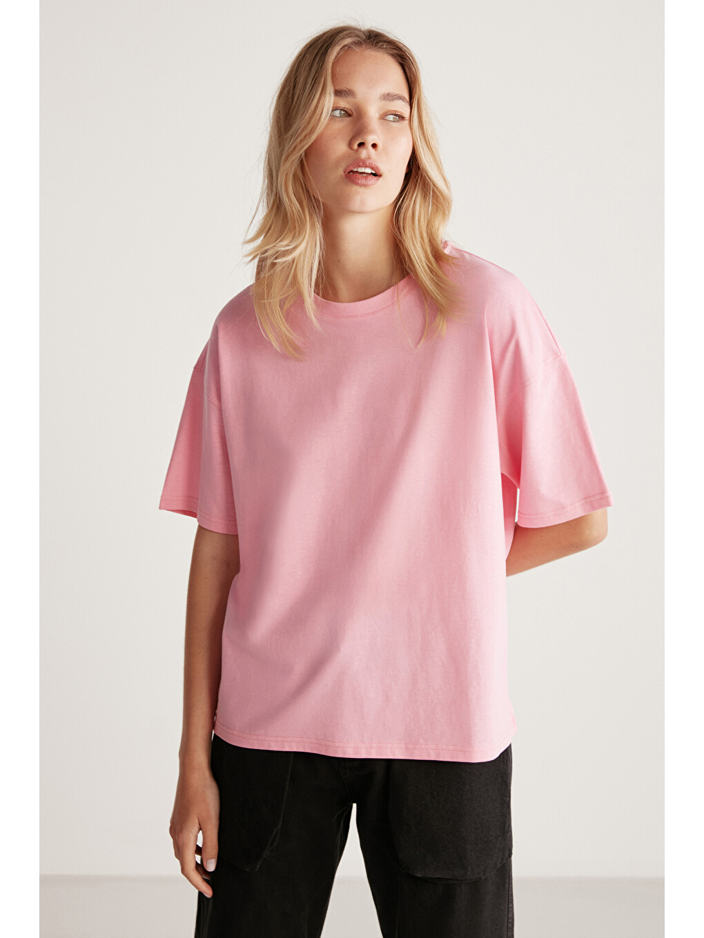 Pembe Jemmy Kadın %100 Organik Pamuk Relaxed Fit Yırtmaçlı Yuvarlak Yakalı AÇIK PEMBE T-Shirt-1