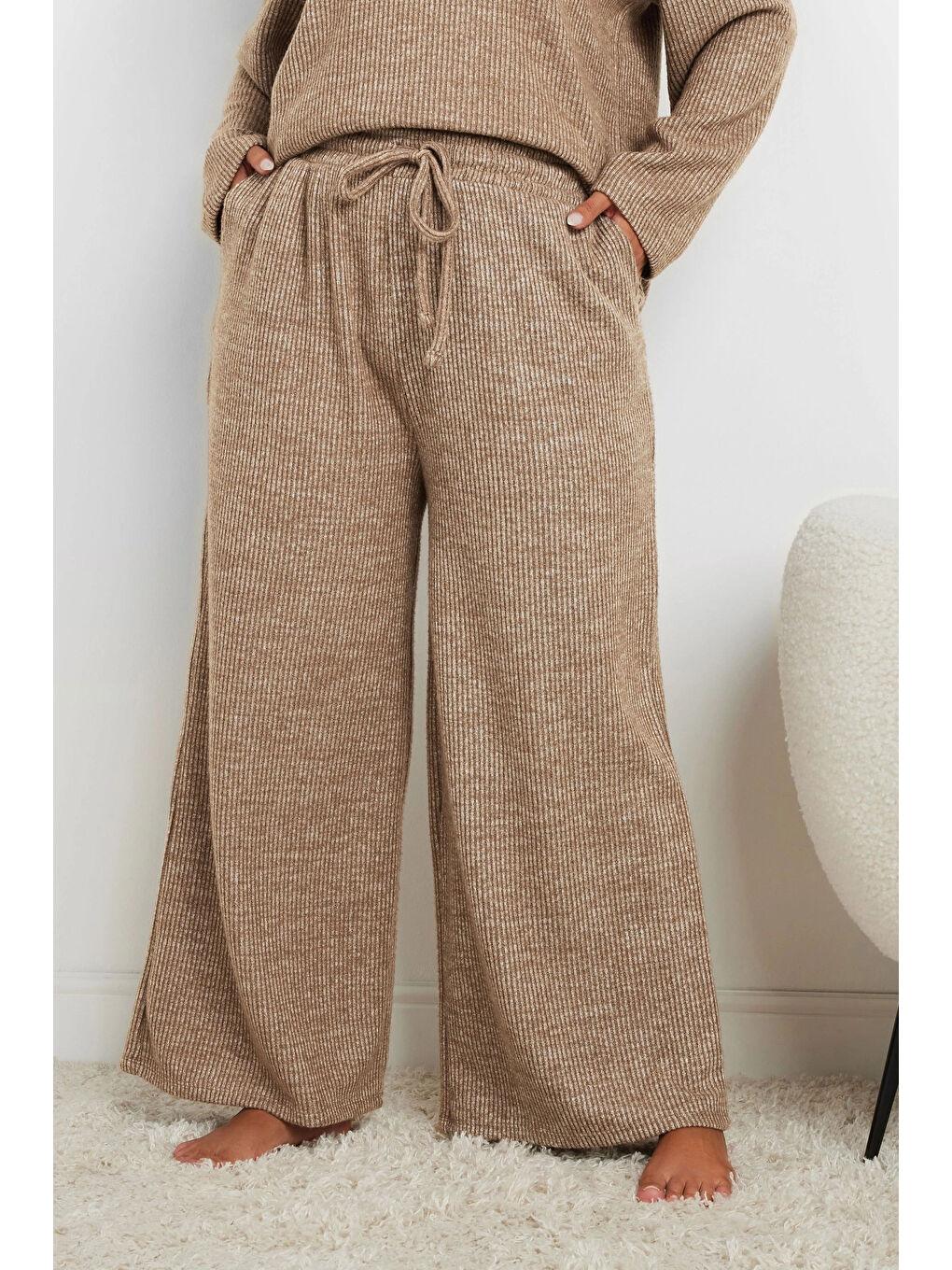 Kahverengi Büyük Beden Beli Lastikli ve Büzgülü Cepli Bol Paça Eşofman Altı 322294-3