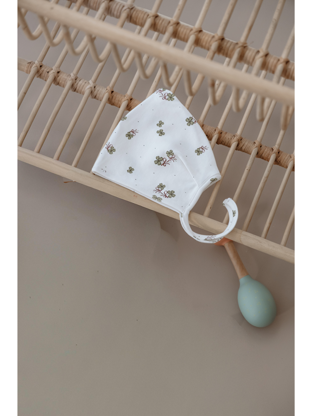 Beyaz Yonca Baskılı Bebek Şapka-1