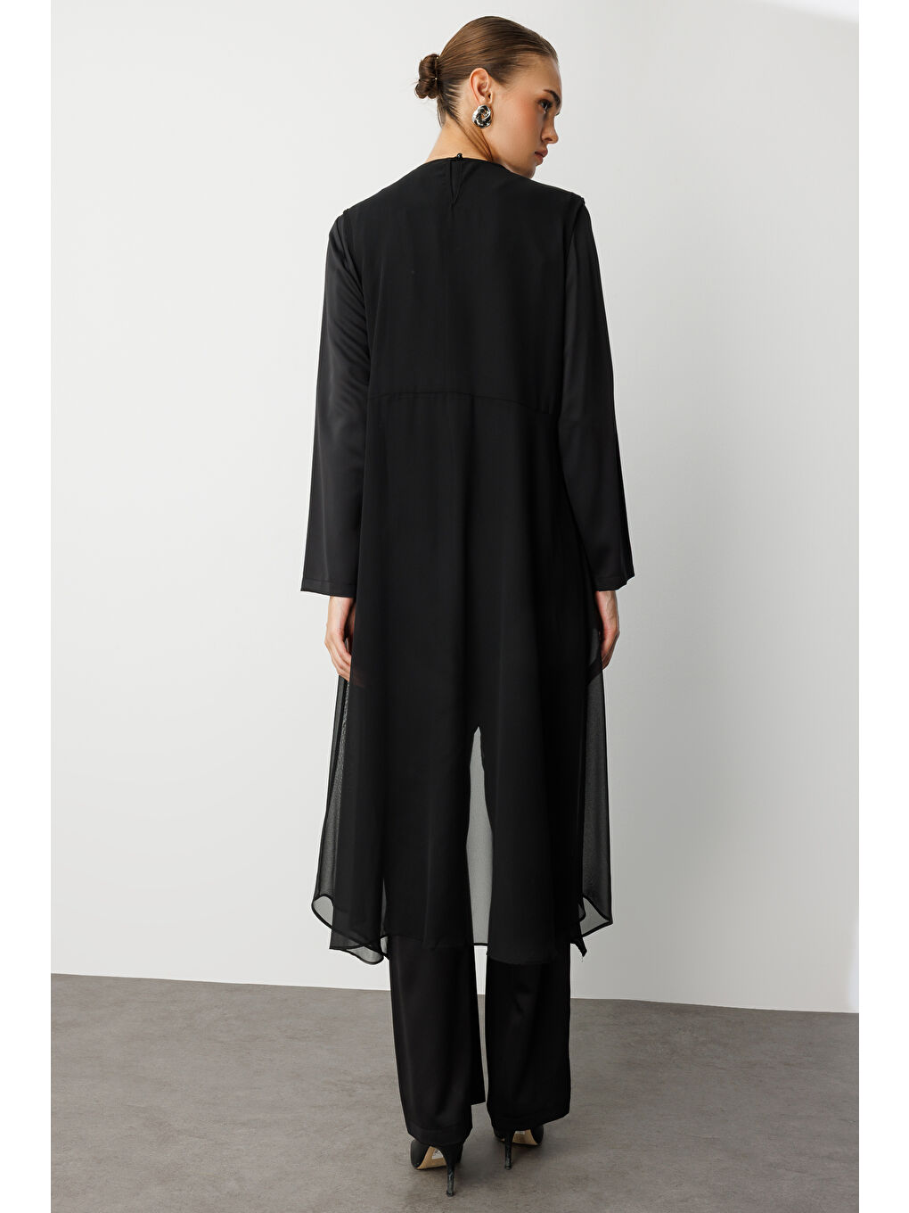 Şifon Detaylı Uzun Saten Siyah Tulum-4