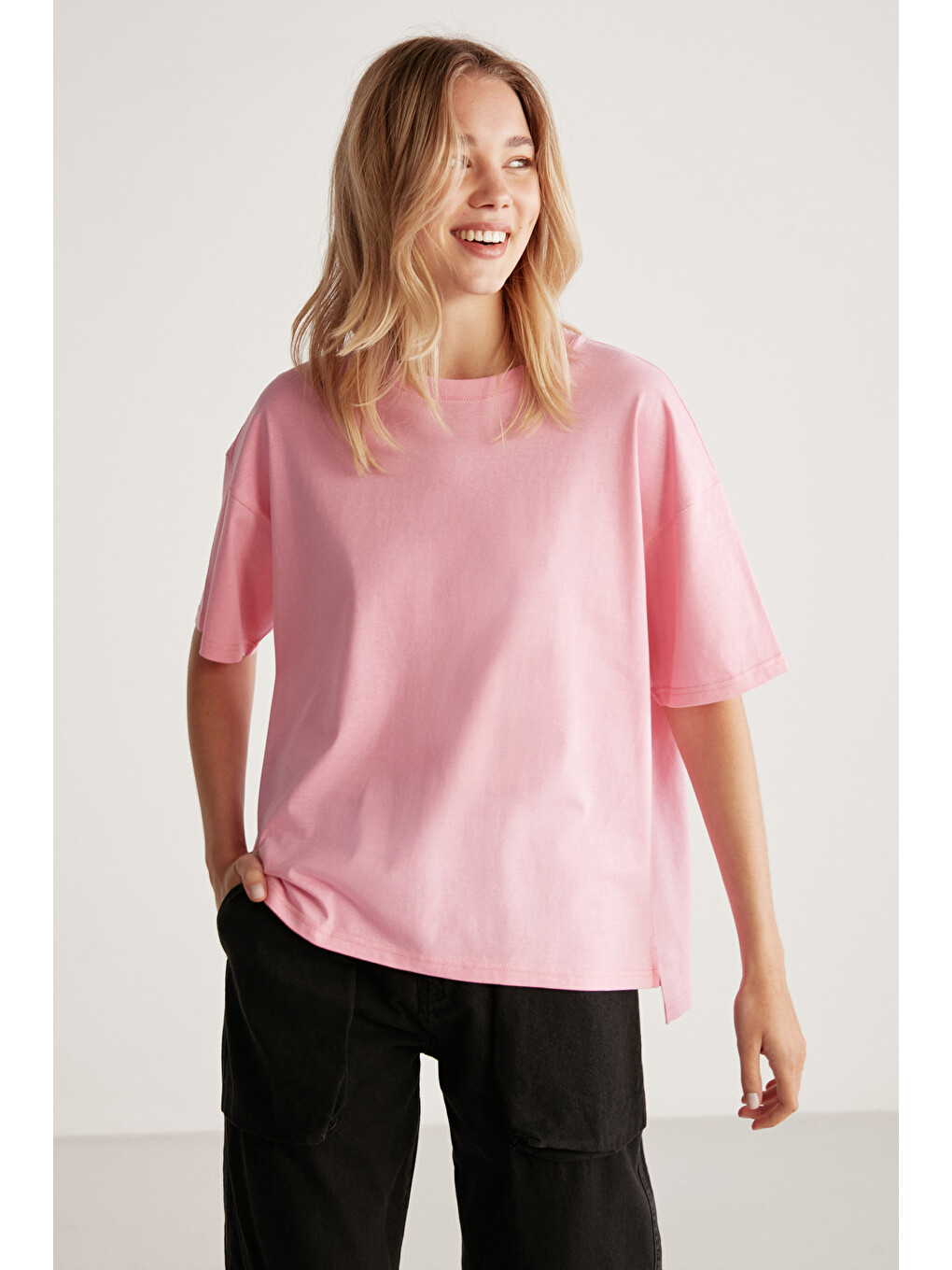 Pembe Jemmy Kadın %100 Organik Pamuk Relaxed Fit Yırtmaçlı Yuvarlak Yakalı AÇIK PEMBE T-Shirt-2