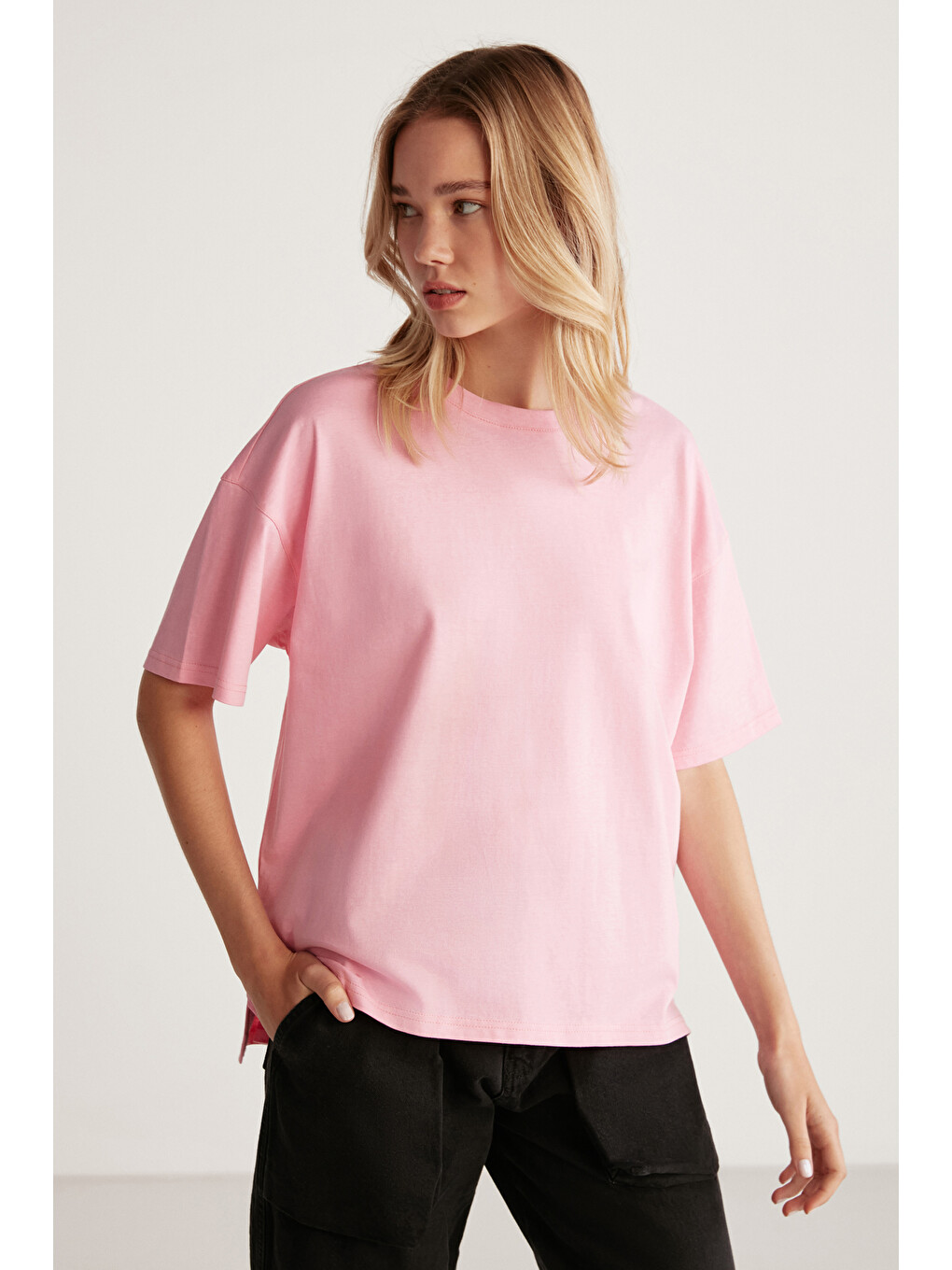 Pembe Jemmy Kadın %100 Organik Pamuk Relaxed Fit Yırtmaçlı Yuvarlak Yakalı AÇIK PEMBE T-Shirt-3
