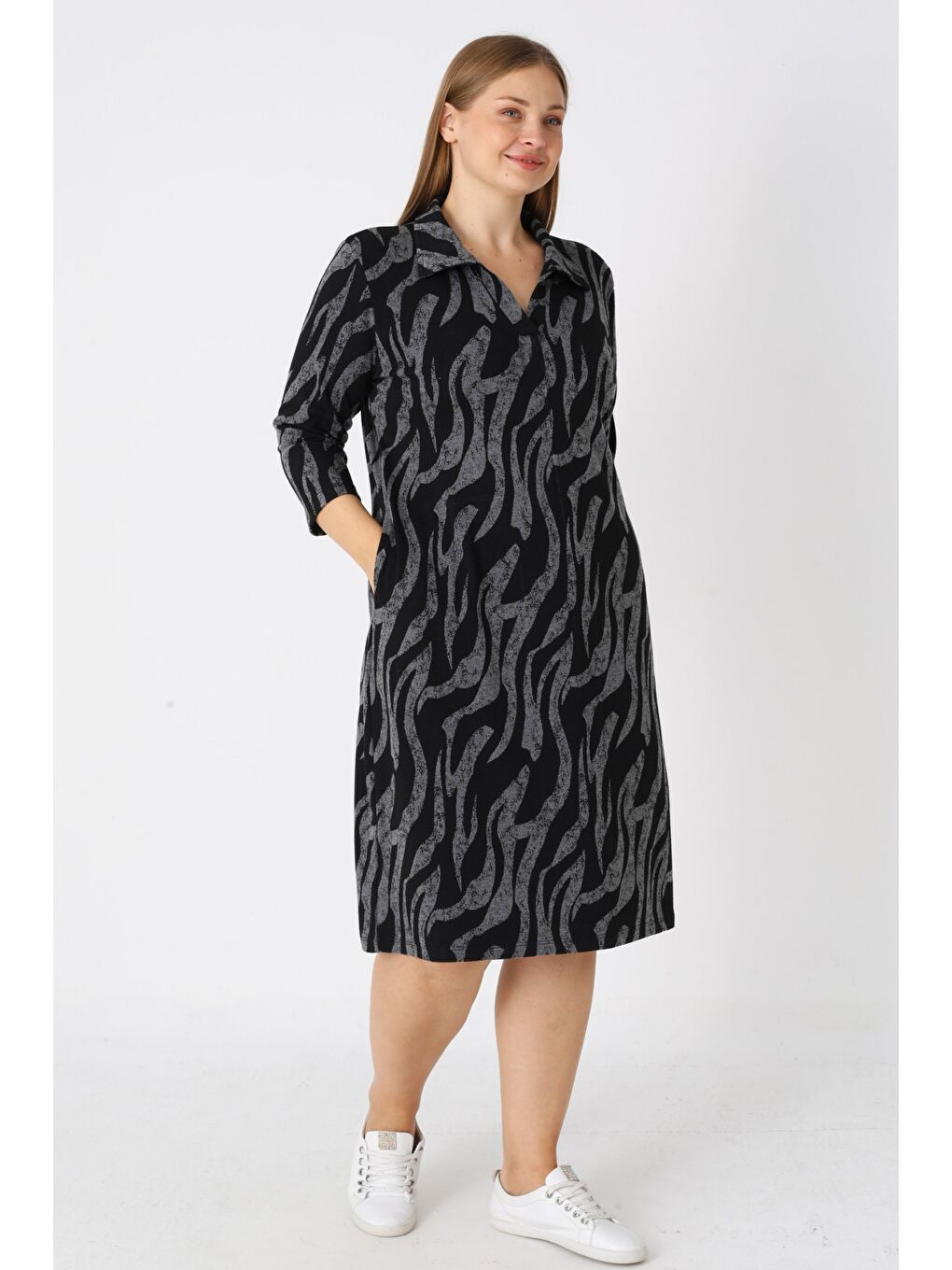 Kadın Büyük Beden Siyah Desenli Elastanlı Cepli Anvelop Jakarlı Elbise-1