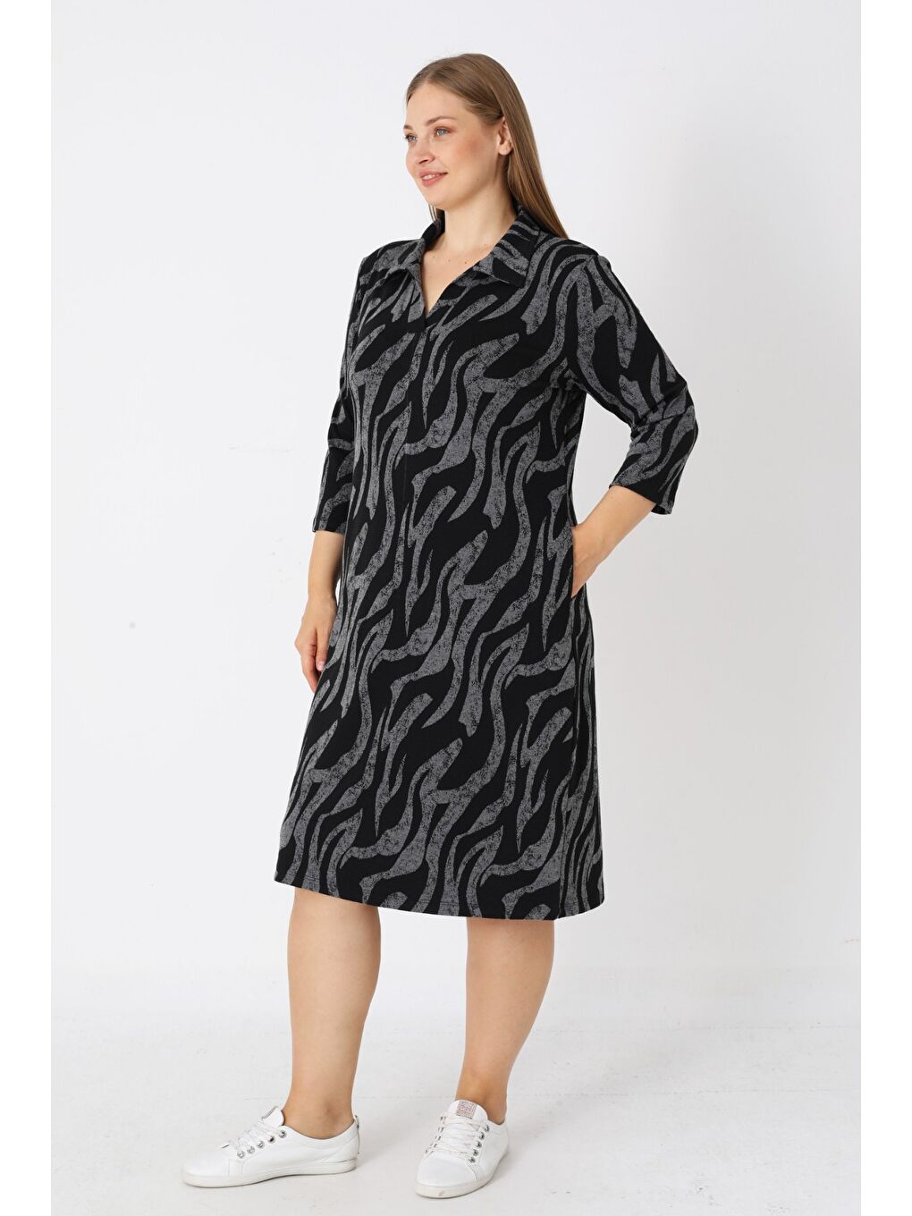 Kadın Büyük Beden Siyah Desenli Elastanlı Cepli Anvelop Jakarlı Elbise-2