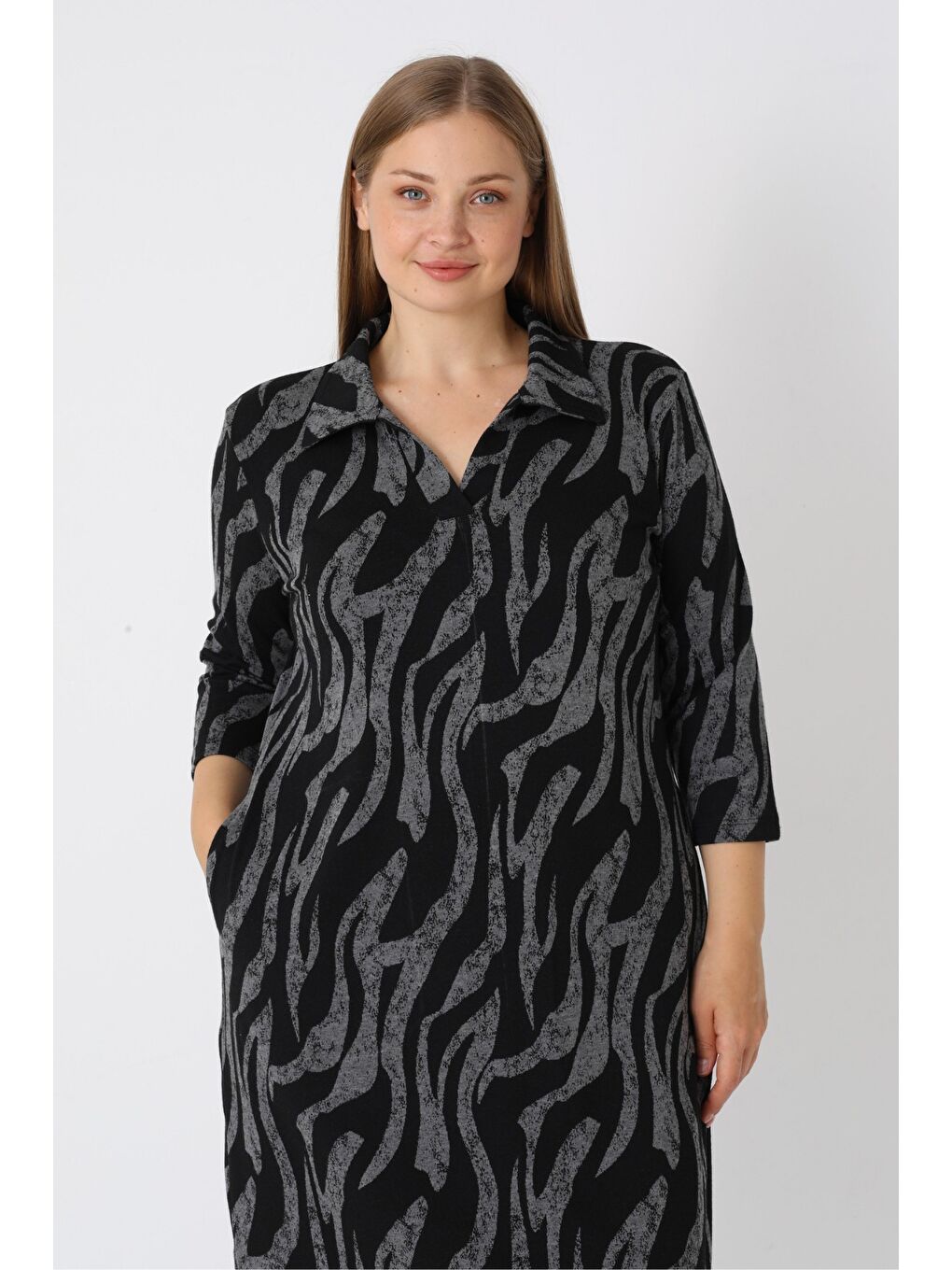 Kadın Büyük Beden Siyah Desenli Elastanlı Cepli Anvelop Jakarlı Elbise-3