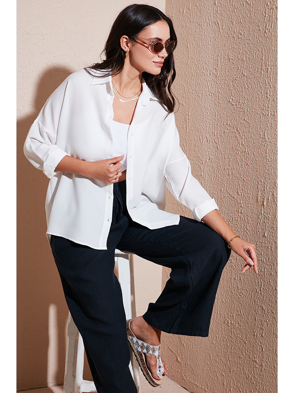 Ekru Pamuk Karışımlı Regular Fit Dokulu Kadın Gömlek 6772931-1