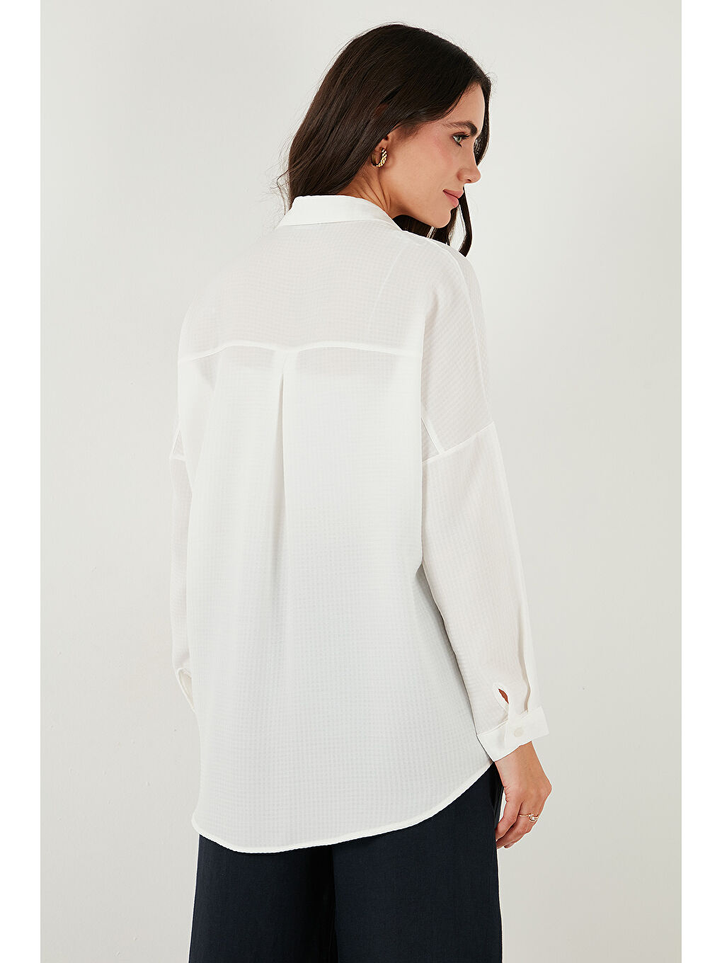 Ekru Pamuk Karışımlı Regular Fit Dokulu Kadın Gömlek 6772931-6