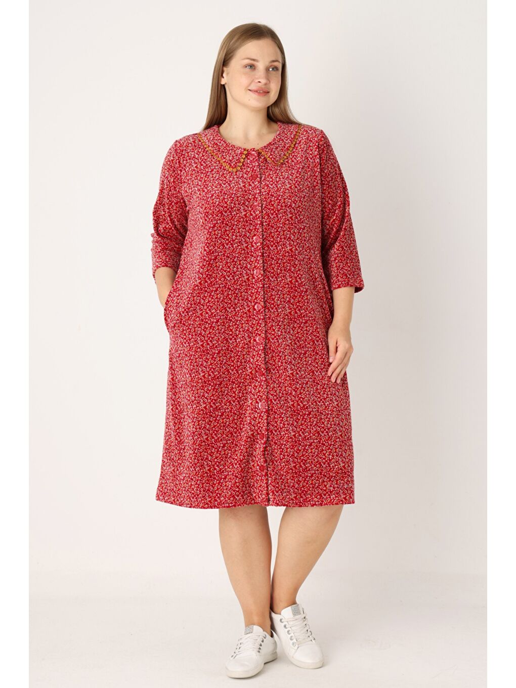 Kırmızı Çiçek Desenli Boydan Düğmeli Biyeli Cepli Pamuklu Kadife Kadın Büyük Beden Elbise-1