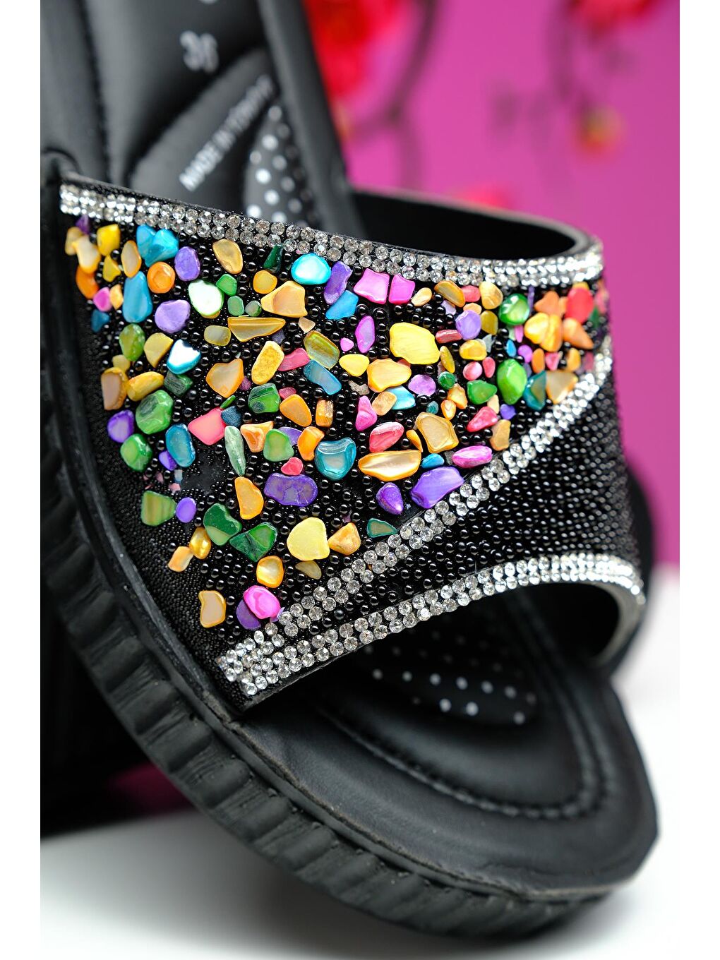 Siyah Dazzi Ortopedik Hafif Taban Topuklu Taş ve Boncuk Detaylı Günlük Kadın Terlik-4