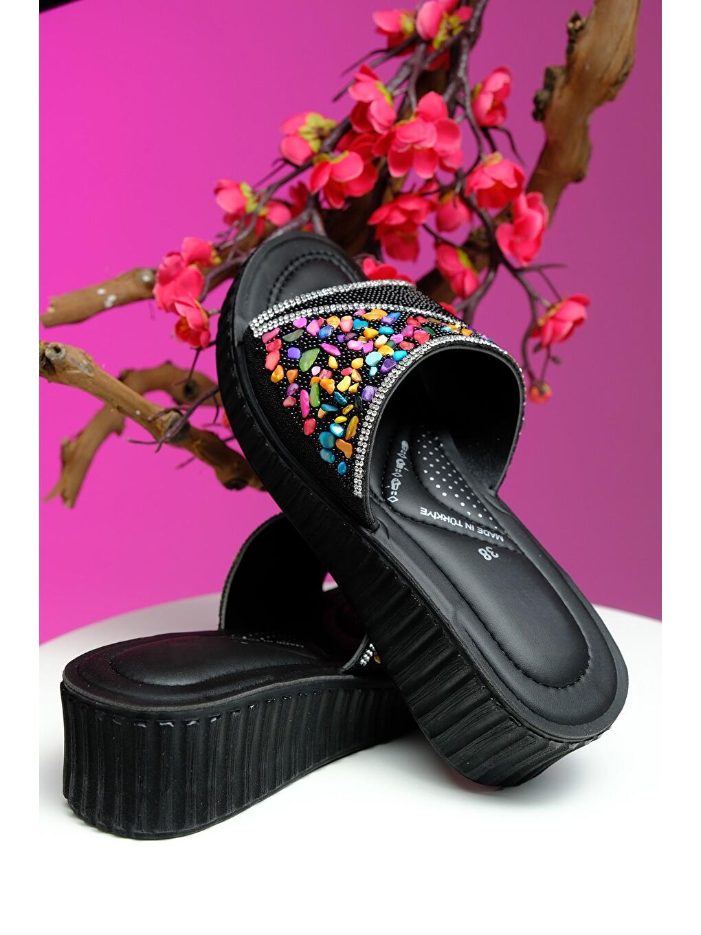 Siyah Dazzi Ortopedik Hafif Taban Topuklu Taş ve Boncuk Detaylı Günlük Kadın Terlik-5