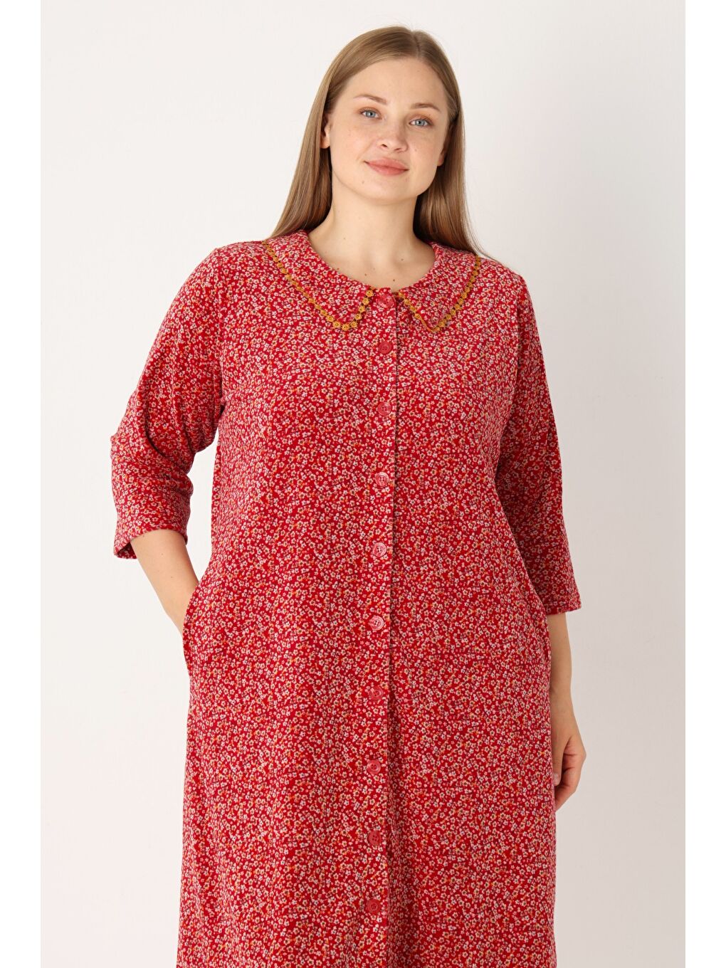 Kırmızı Çiçek Desenli Boydan Düğmeli Biyeli Cepli Pamuklu Kadife Kadın Büyük Beden Elbise-2
