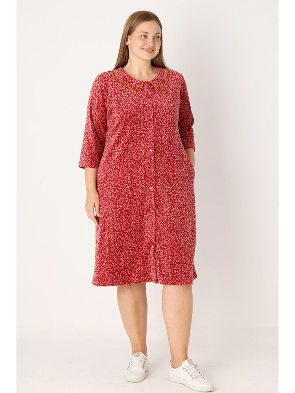 Kırmızı Çiçek Desenli Boydan Düğmeli Biyeli Cepli Pamuklu Kadife Kadın Büyük Beden Elbise-4