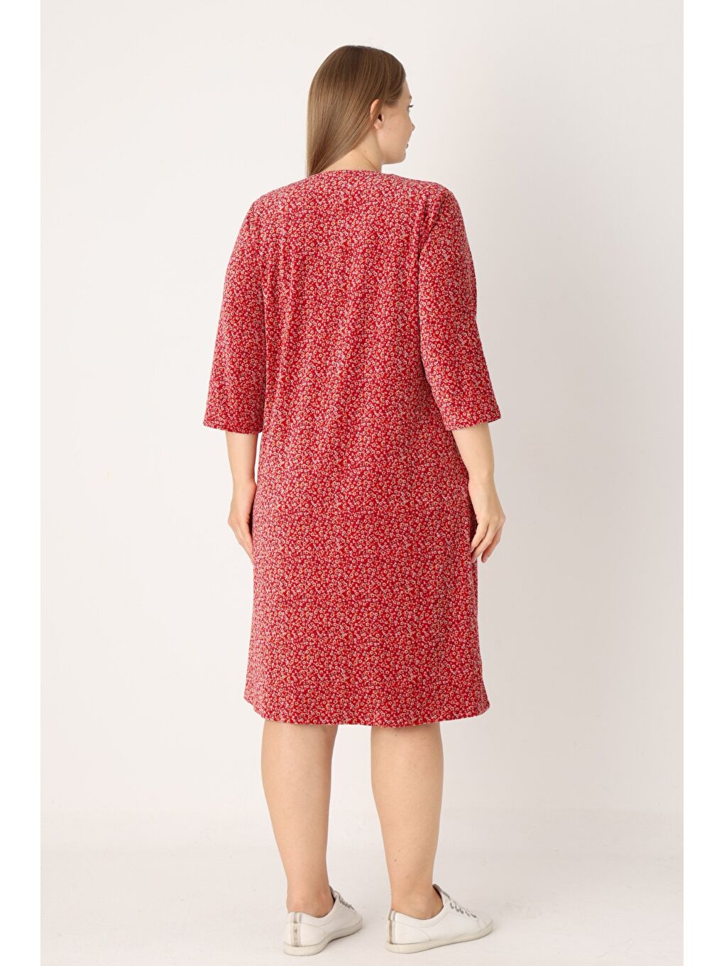 Kırmızı Çiçek Desenli Boydan Düğmeli Biyeli Cepli Pamuklu Kadife Kadın Büyük Beden Elbise-5