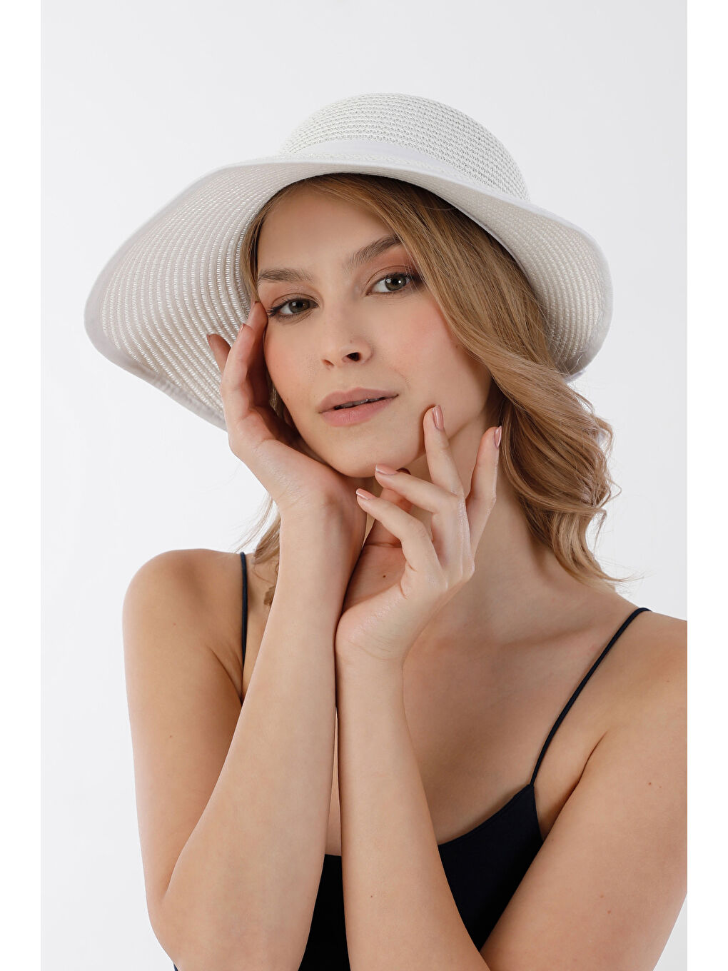 Beyaz Kurdeleli Cırtcırtlı Hasır Şapka-1