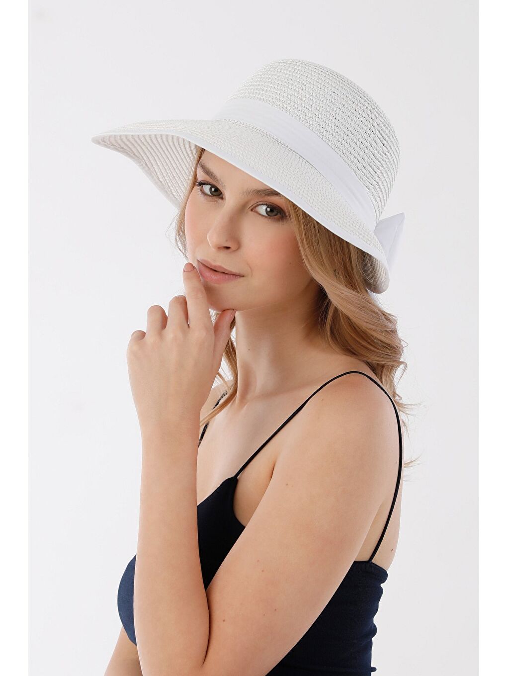 Beyaz Kurdeleli Cırtcırtlı Hasır Şapka-2