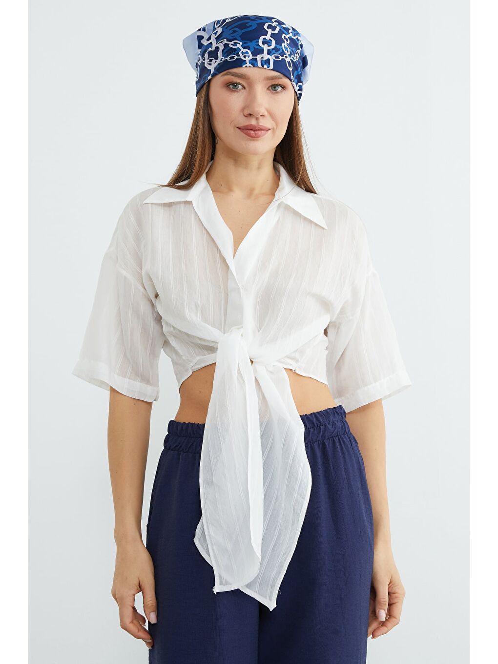 Beyaz Çizgili Jakarlı Bağlamalı Crop Gömlek-1