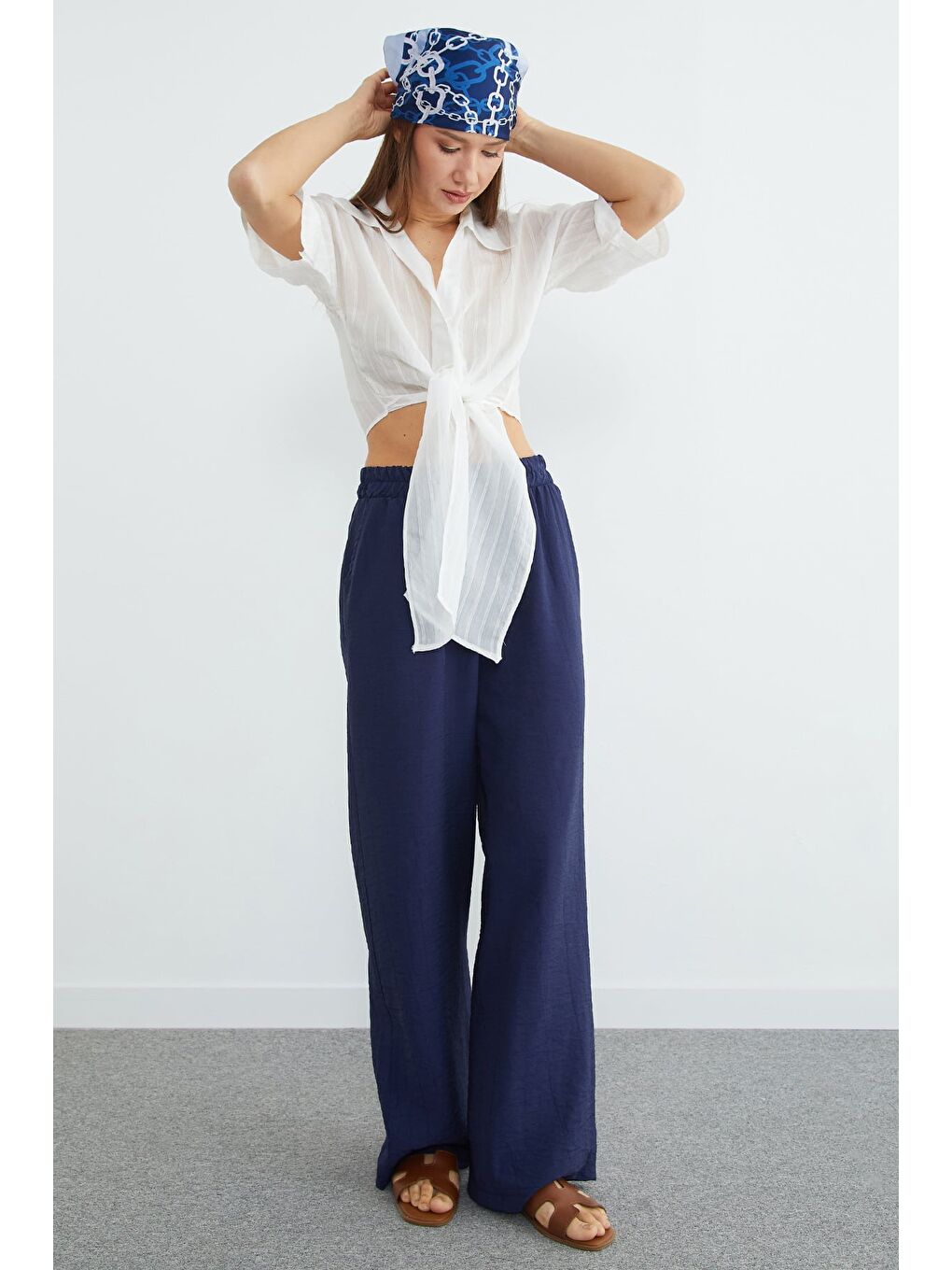 Beyaz Çizgili Jakarlı Bağlamalı Crop Gömlek-2