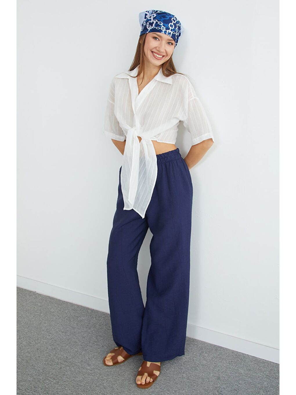 Beyaz Çizgili Jakarlı Bağlamalı Crop Gömlek-4