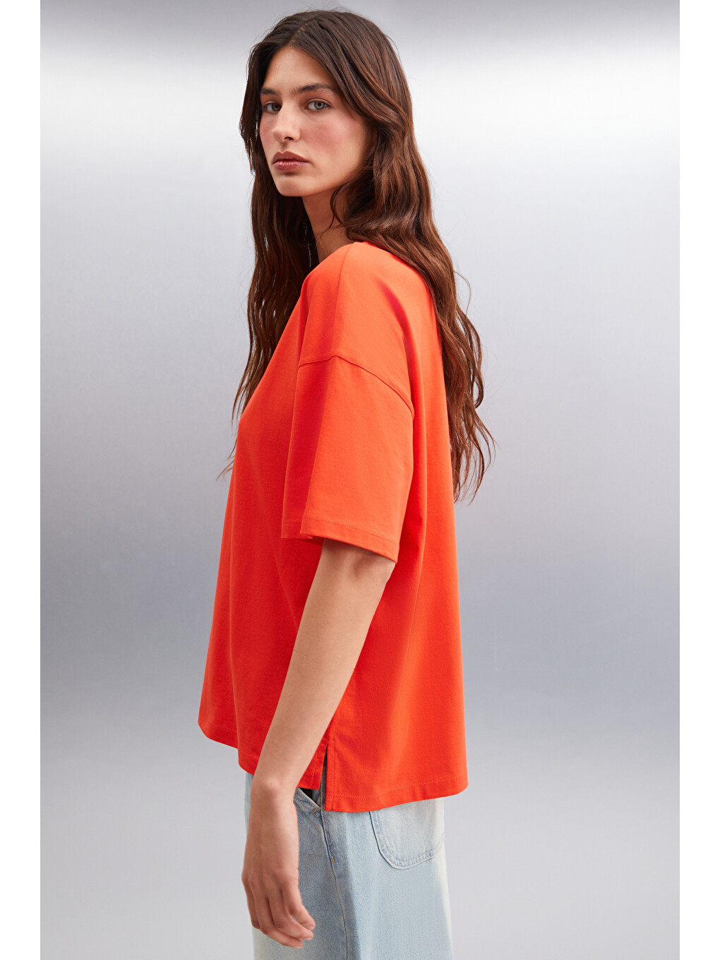 Kırmızı Jemmy Kadın %100 Organik Pamuk Relaxed Fit Yırtmaçlı Yuvarlak Yakalı KIRMIZI T-Shirt-2