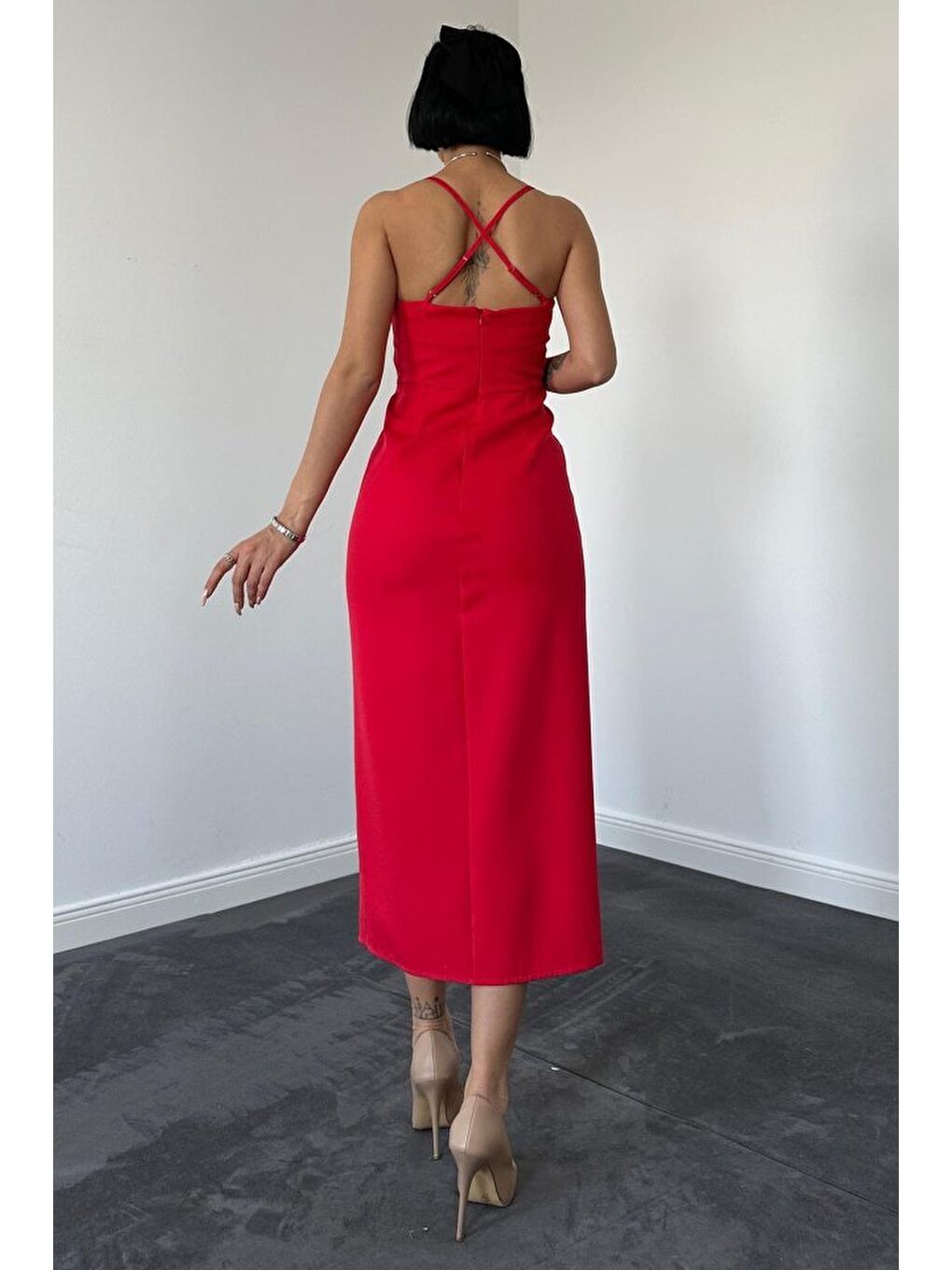 Kırmızı Sırt Dekolteli Elbise-2