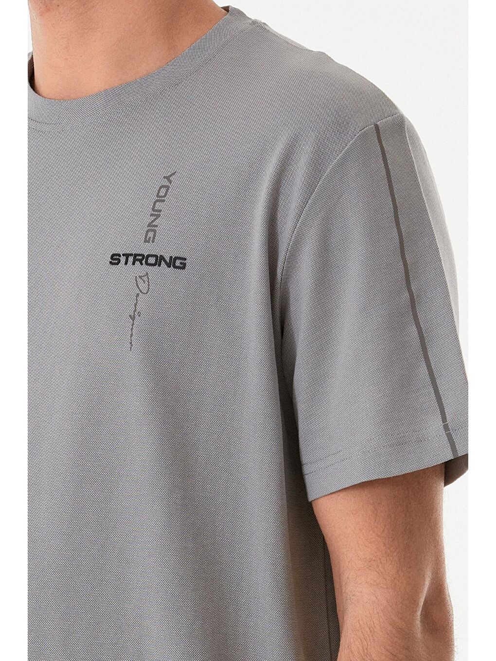 Gri Strong Baskılı Bisiklet Yaka Tişört-4