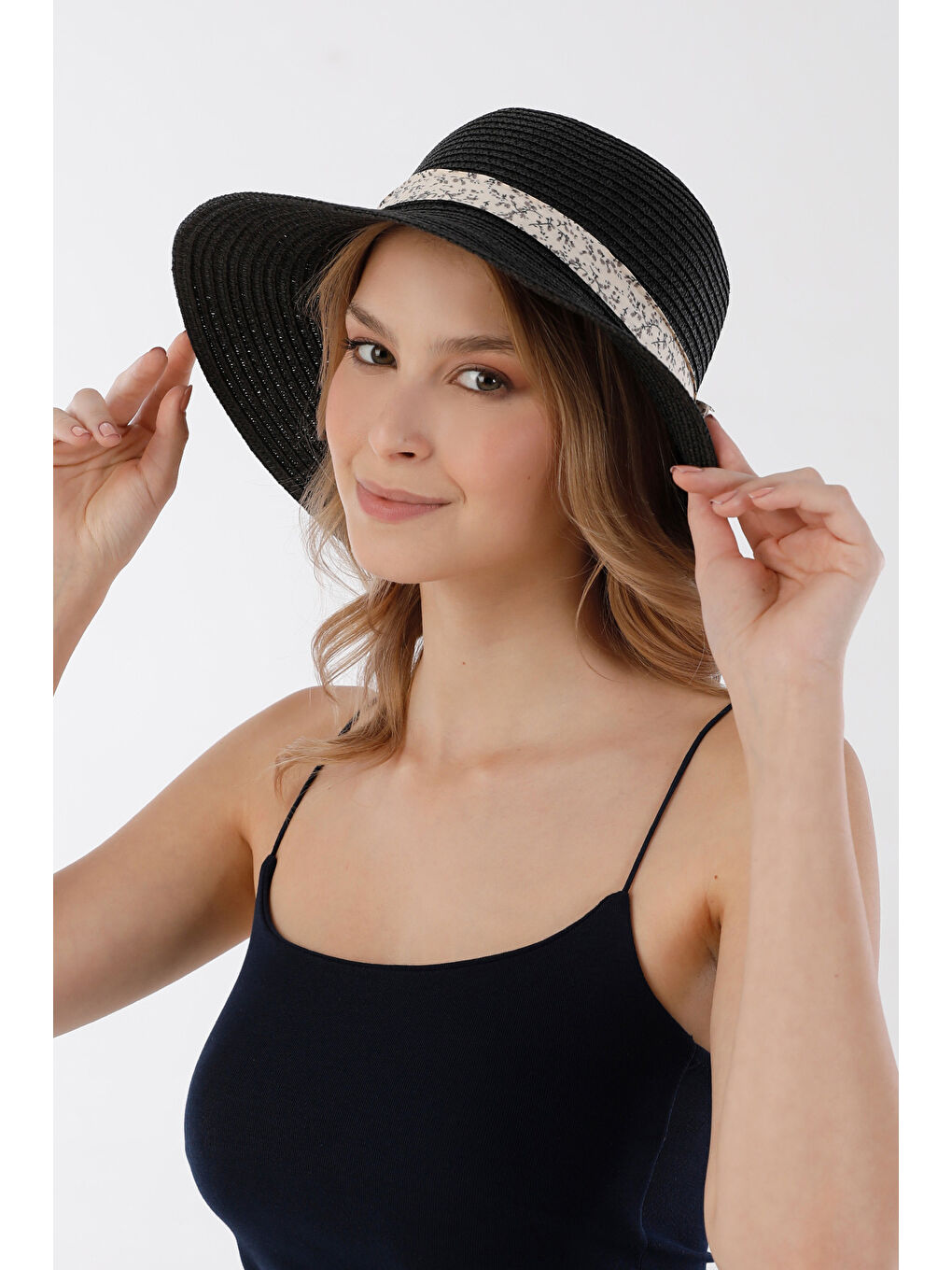 Siyah Kurdeleli Hasır Şapka