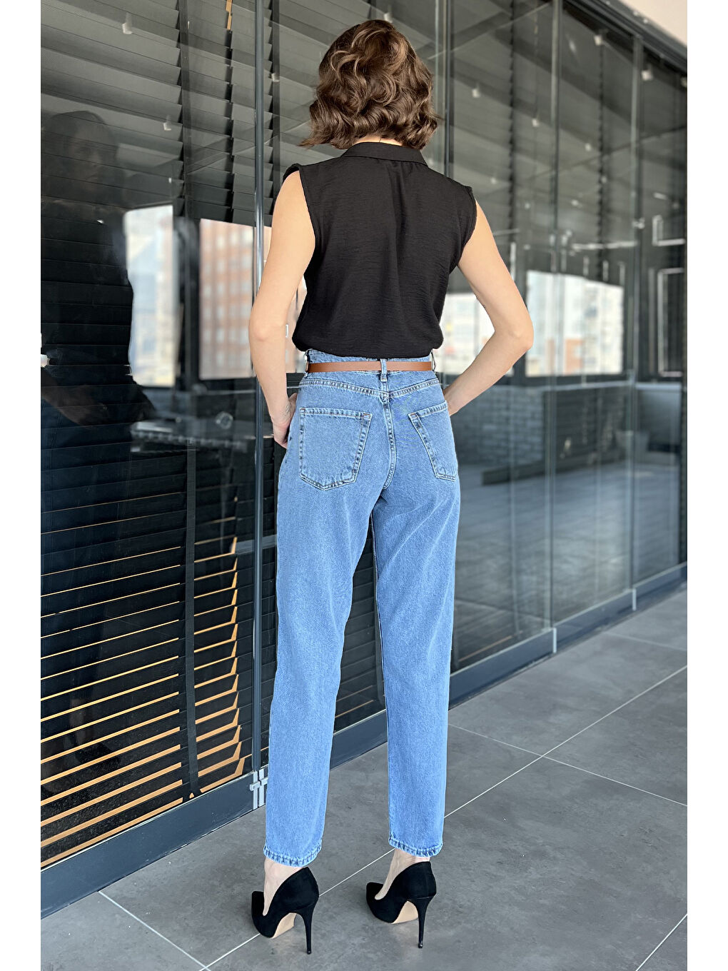 Mavi Dar Paça Kemerli Kadın Jean Pantolon-2