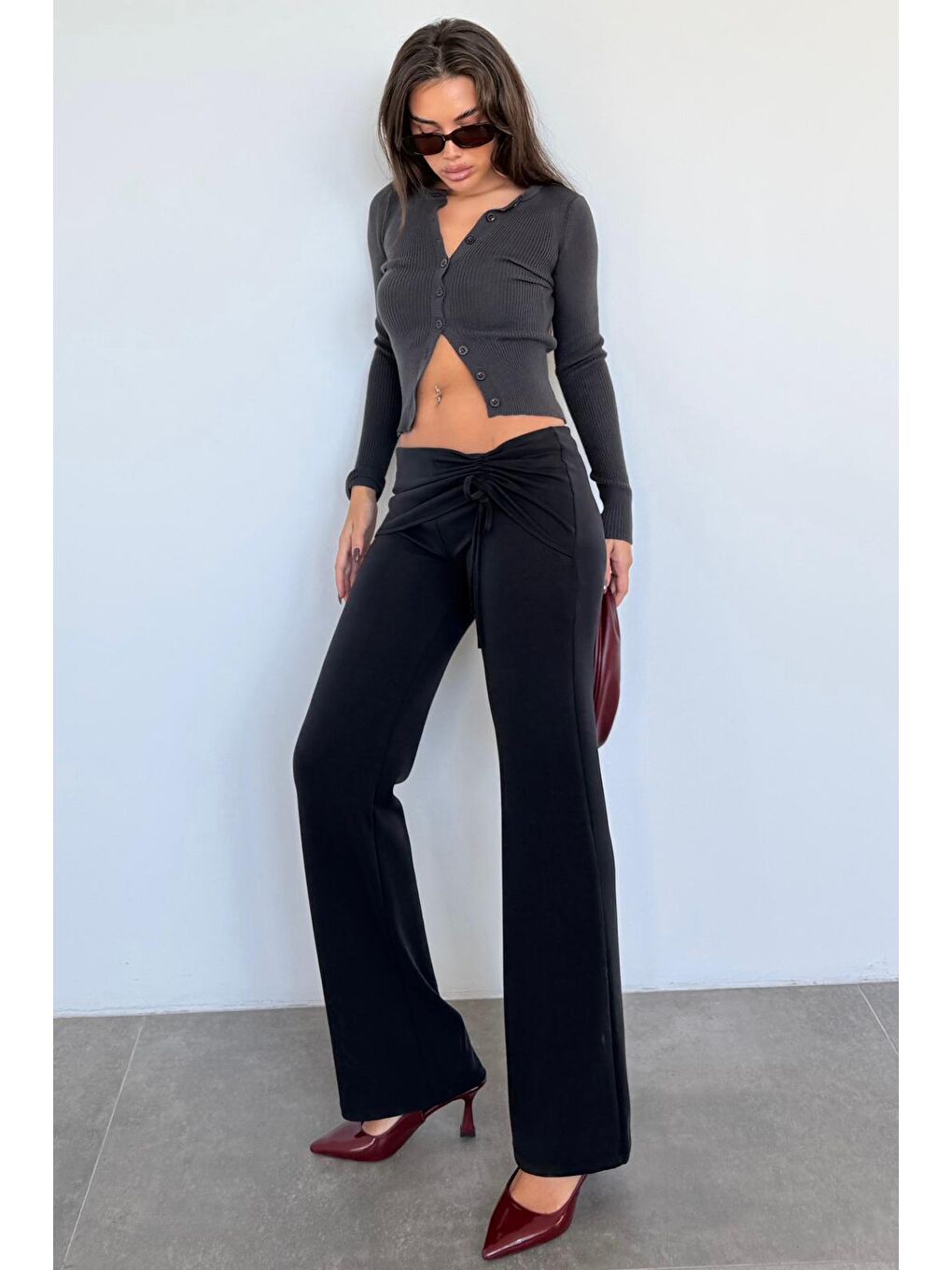 Siyah Modal Yumuşak Büzgü Bağcık Detaylı Flare Kadın Pantolon Mg2562-3