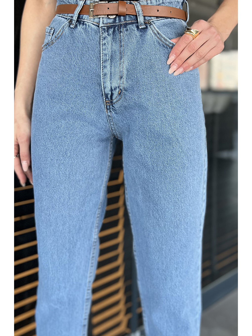 Mavi Dar Paça Kemerli Kadın Jean Pantolon-3