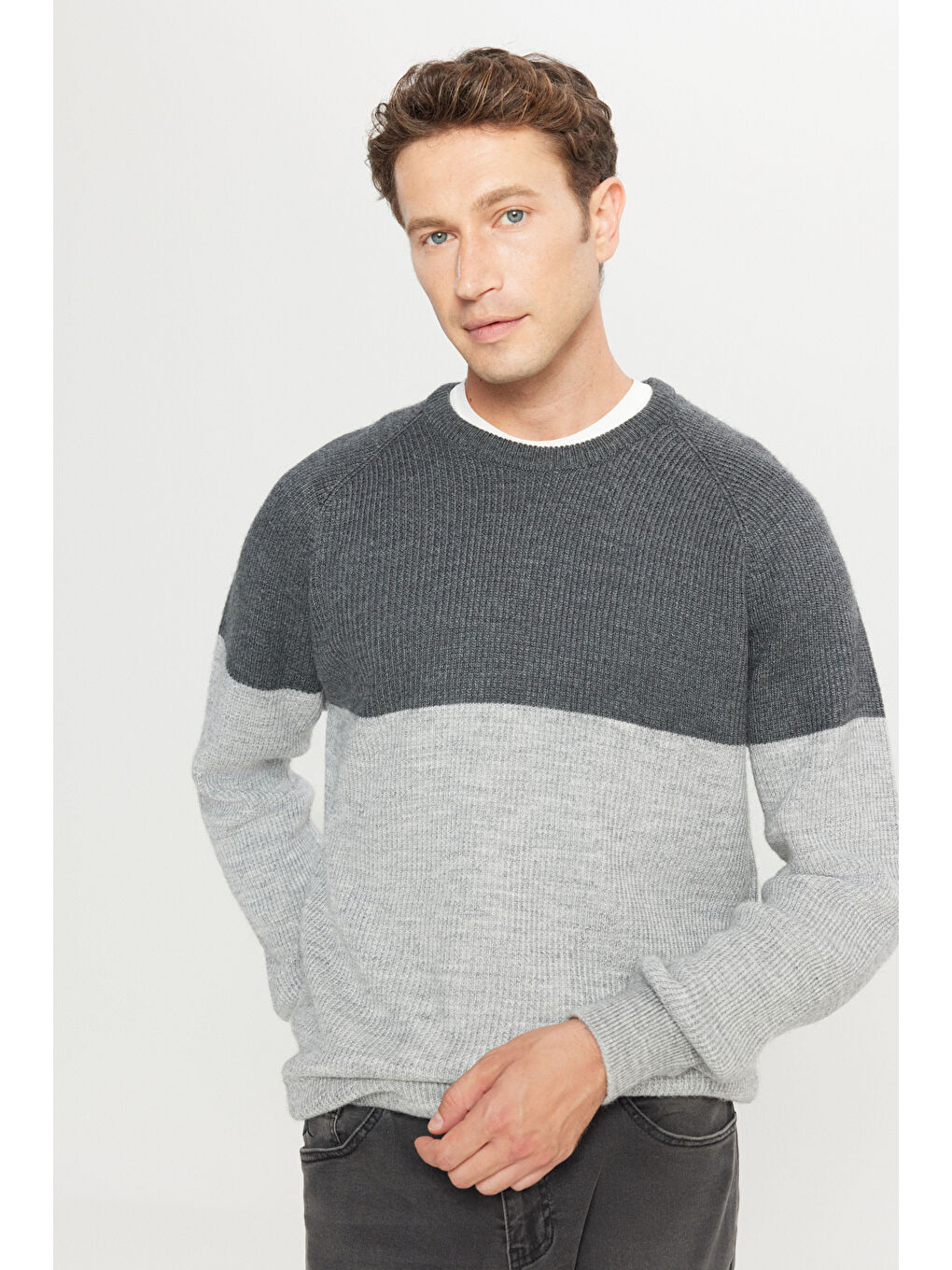 Erkek Antrasit-Melanj Standart Fit Normal Kesim Bisiklet Yaka Jakarlı Triko Kazak-3