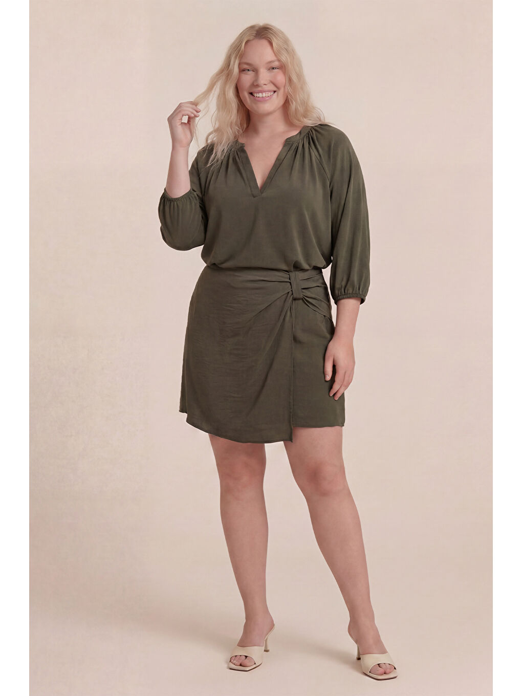 Haki V Yaka Büzgü Detaylı Örme Bluz