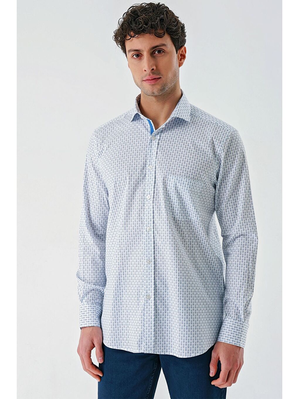 Koyu Mavi Uzun Kollu Baskılı İtalyan Yaka Cepli Pamuklu Elastanlı Comfort Fit Gömlek 1004240160