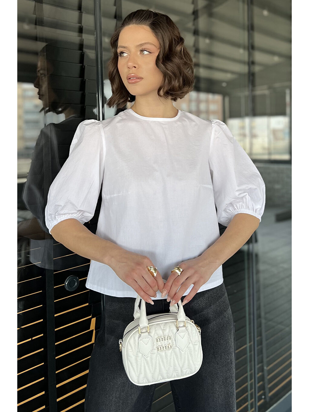 Beyaz Kadın Sırt Bağlama Detaylı Kol Lastikli Bluz